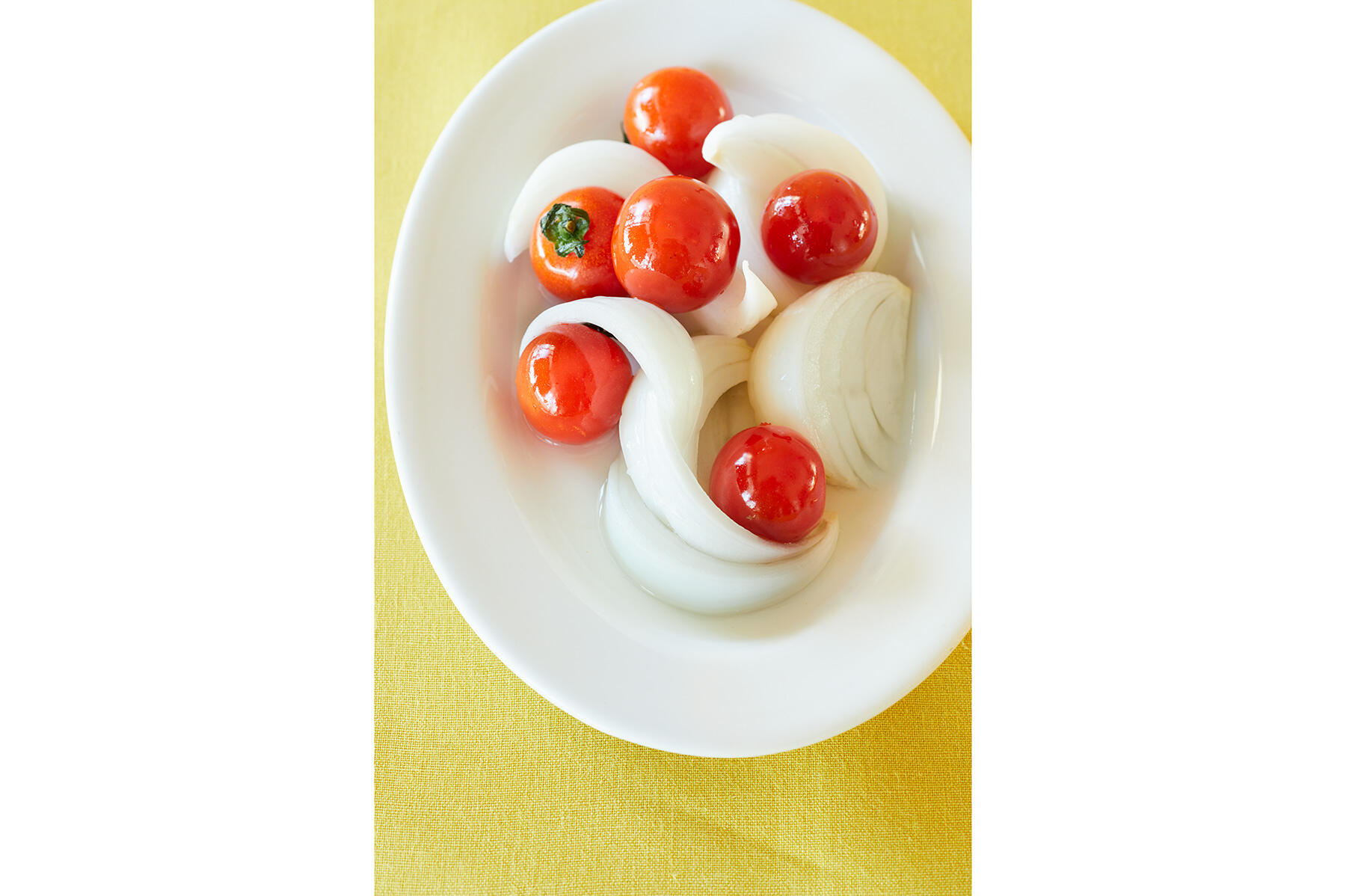 みずみずしい甘みの“新玉ねぎとミニトマトのピクルス”