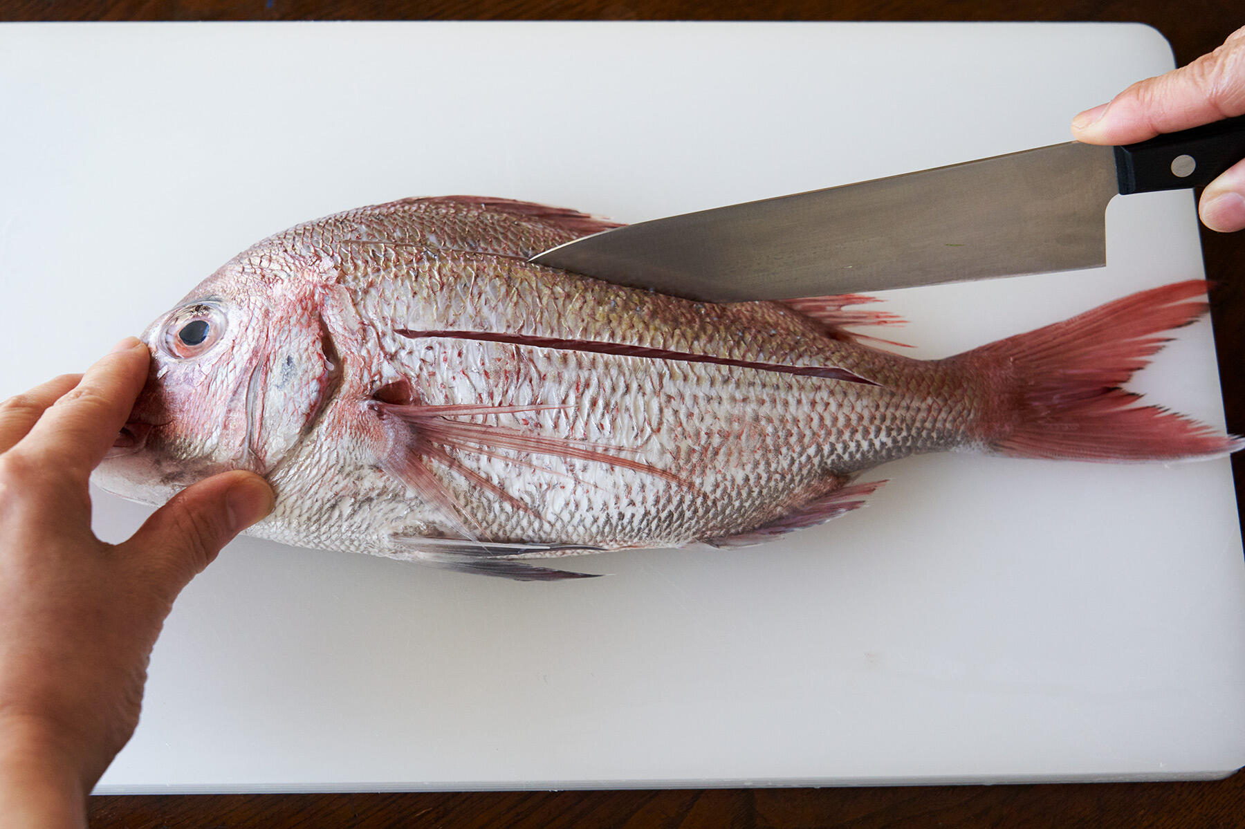 鯛の下ごしらえ