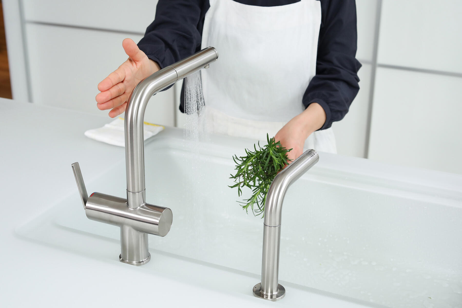 タッチレス水ほうき水栓LF