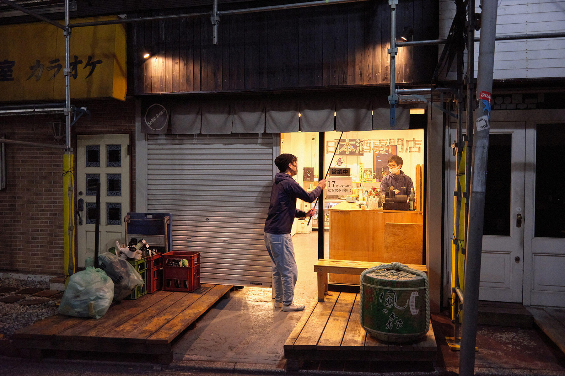 シャッターを閉める