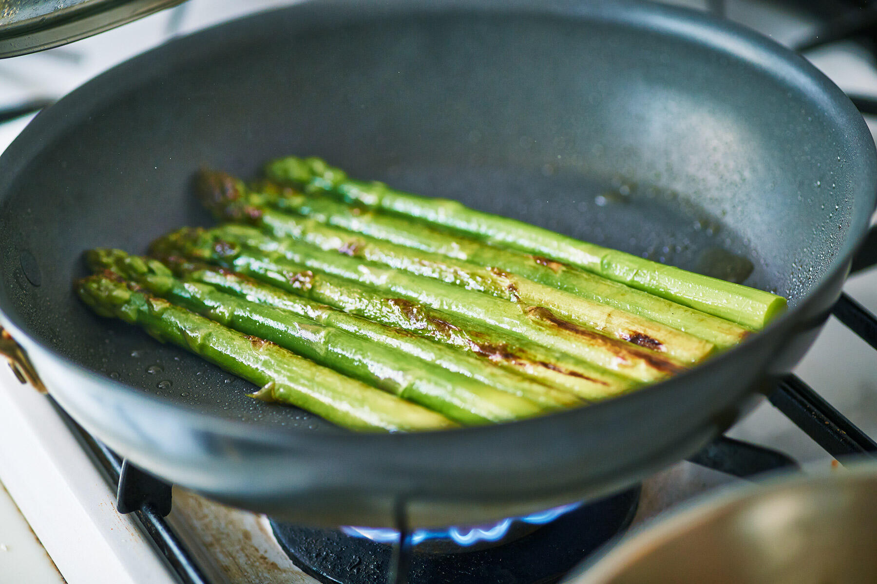 アスパラを焼く