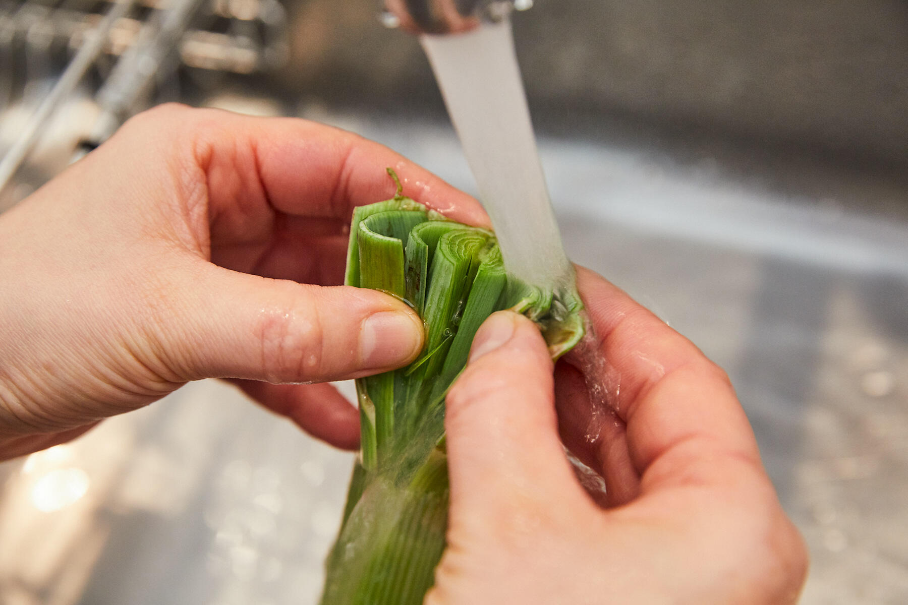 野菜をカットする