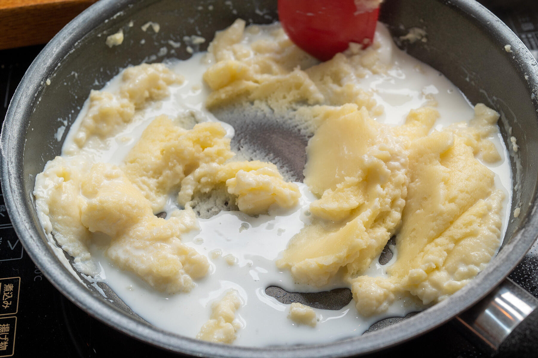 ホワイトソースを仕上げる