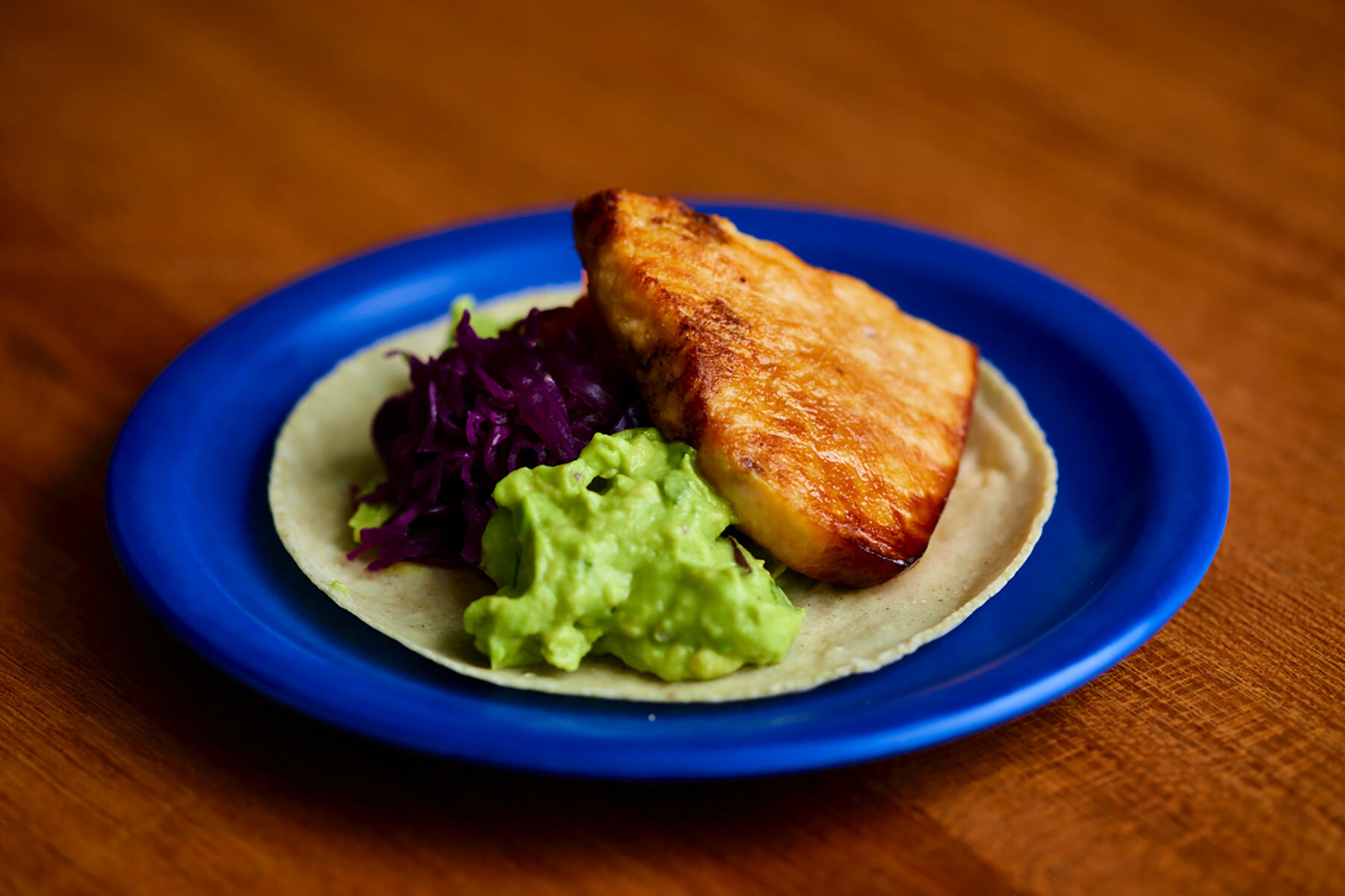 燻製カジキマグロ＆ワカモレのタコス