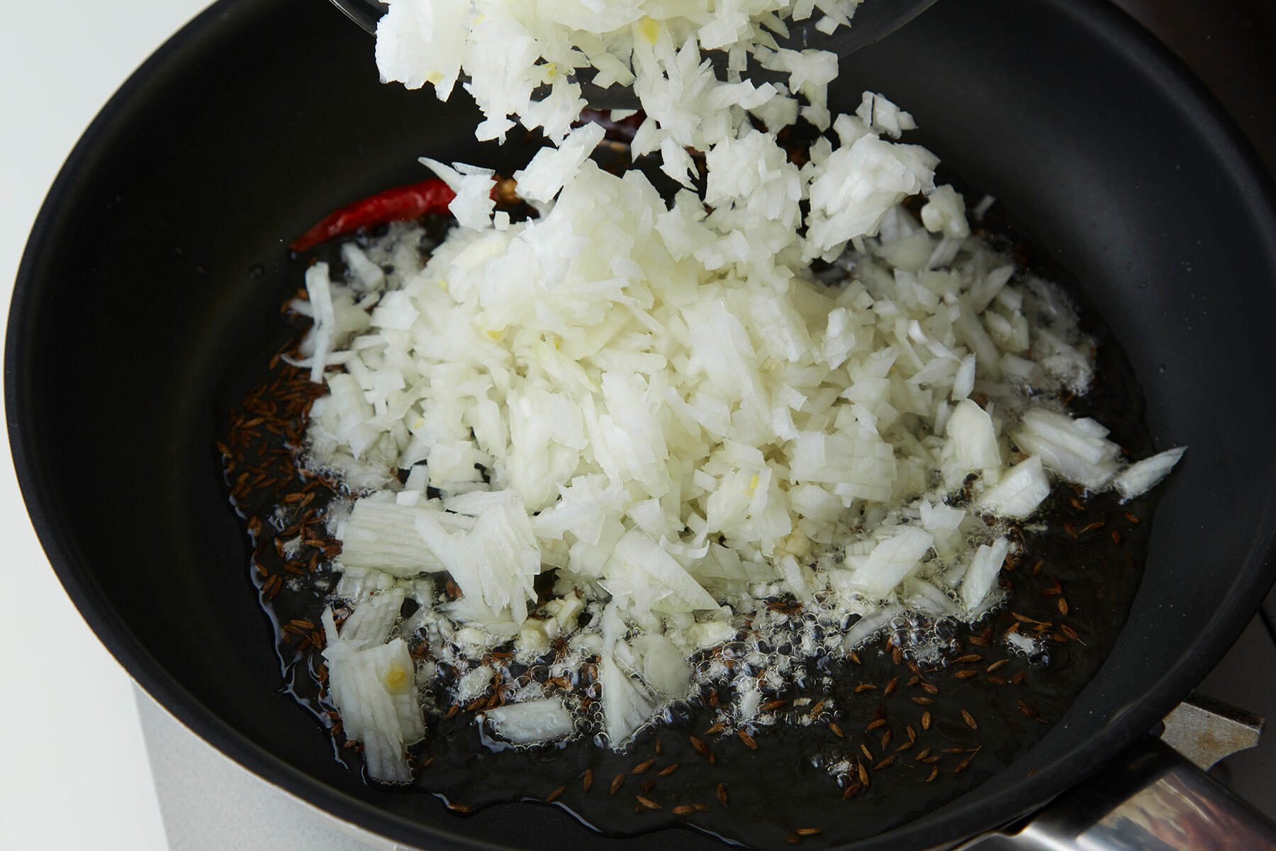 玉ねぎを加える