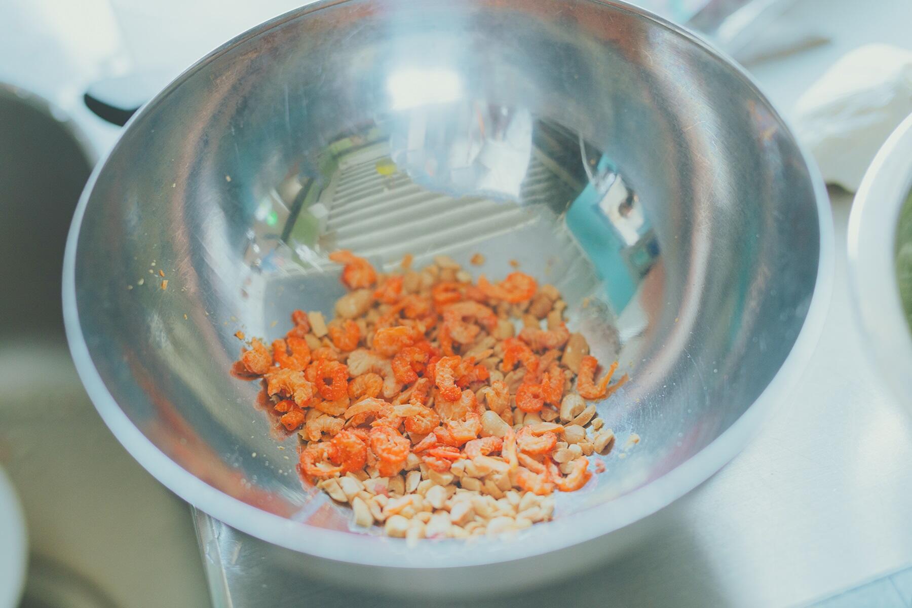 ピーナッツを砕く