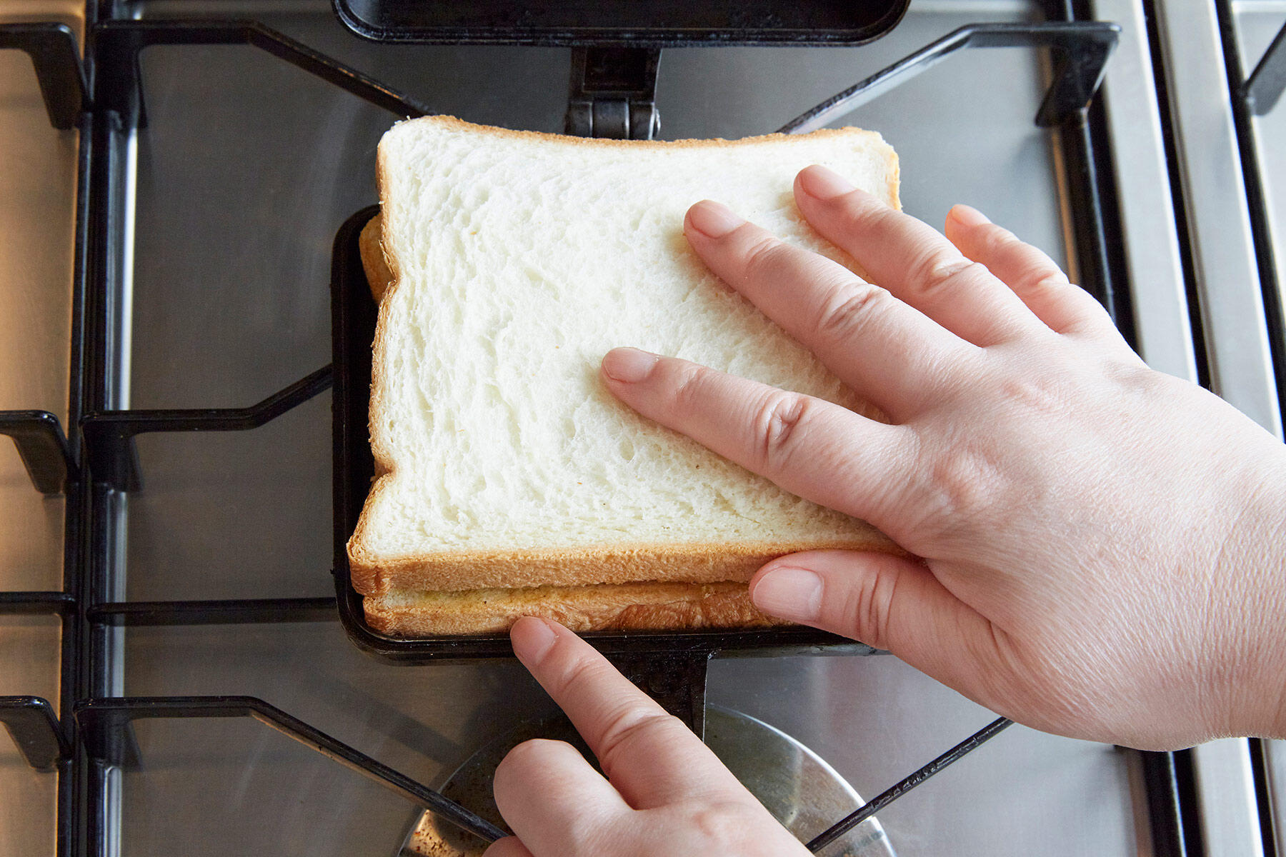 耳もしっかり押し込む