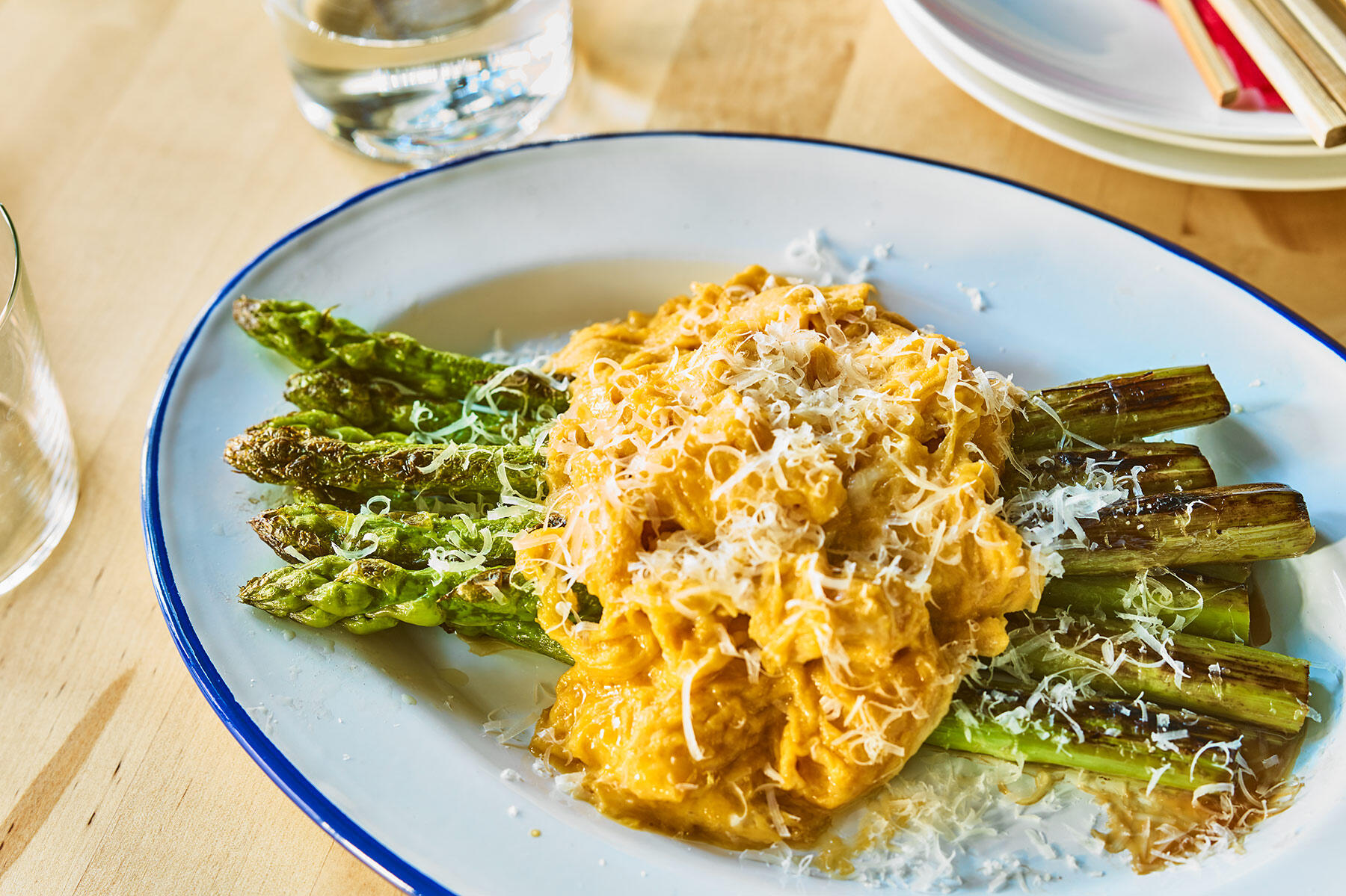 焼きアスパラ ふわとろ卵のせ