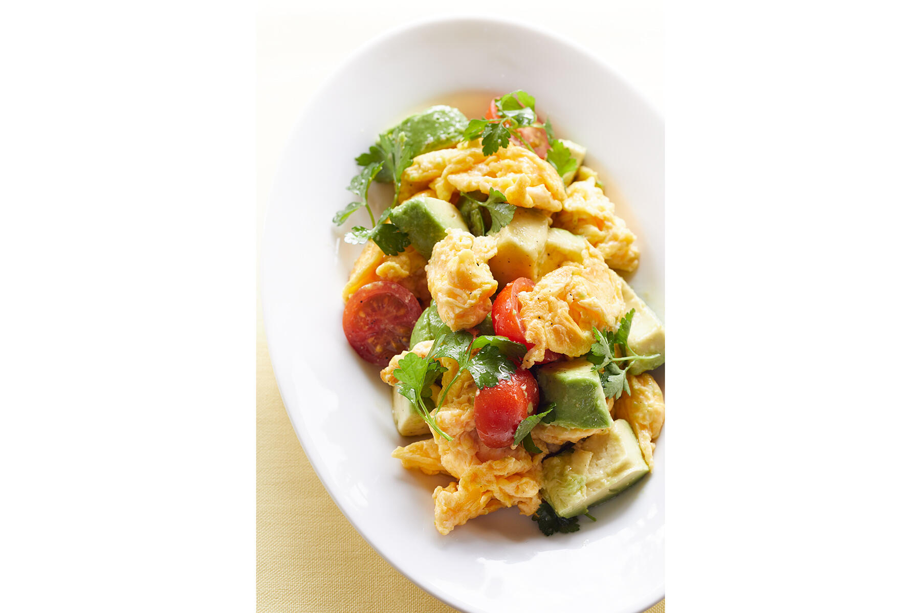 炒り卵とアボカドのサラダ