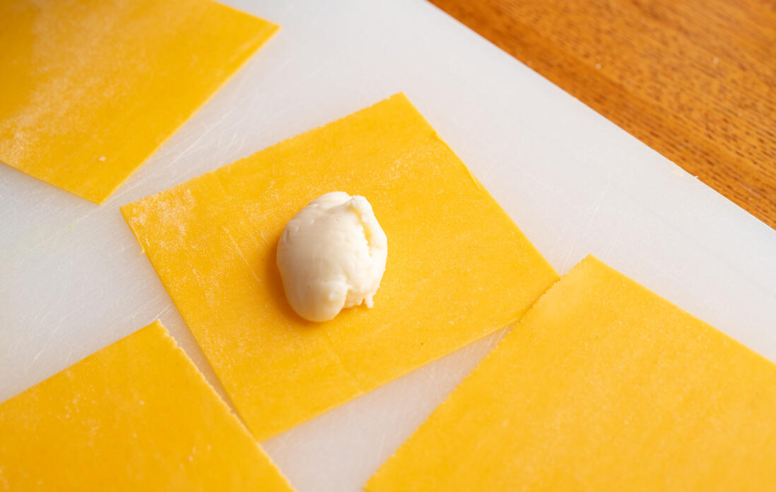 ラビオリの形に成形する