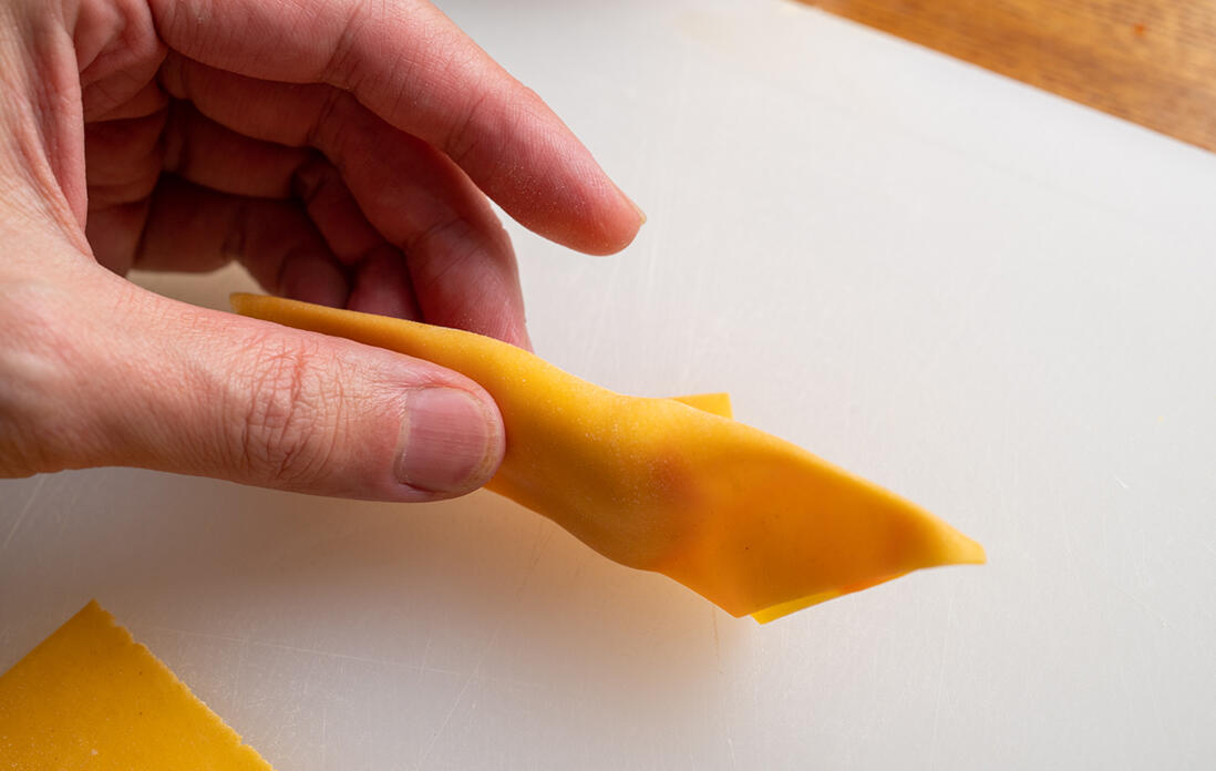 ラビオリの形に成形する