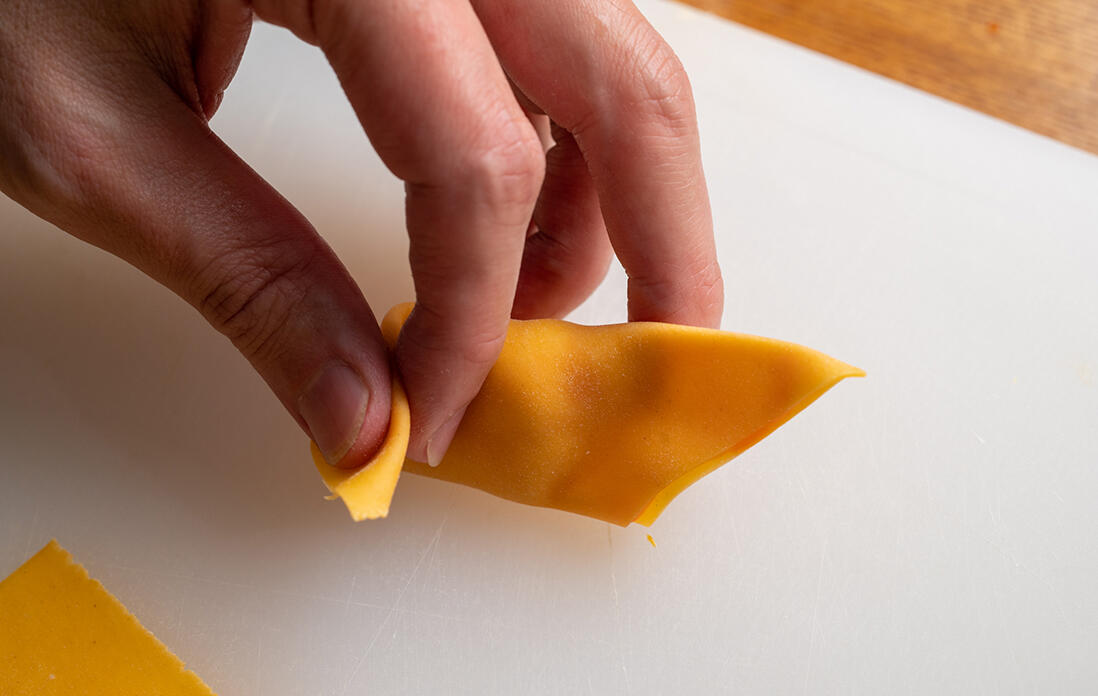 ラビオリの形に成形する