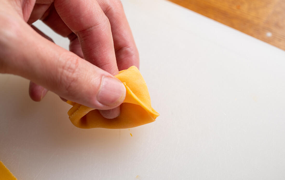 ラビオリの形に成形する