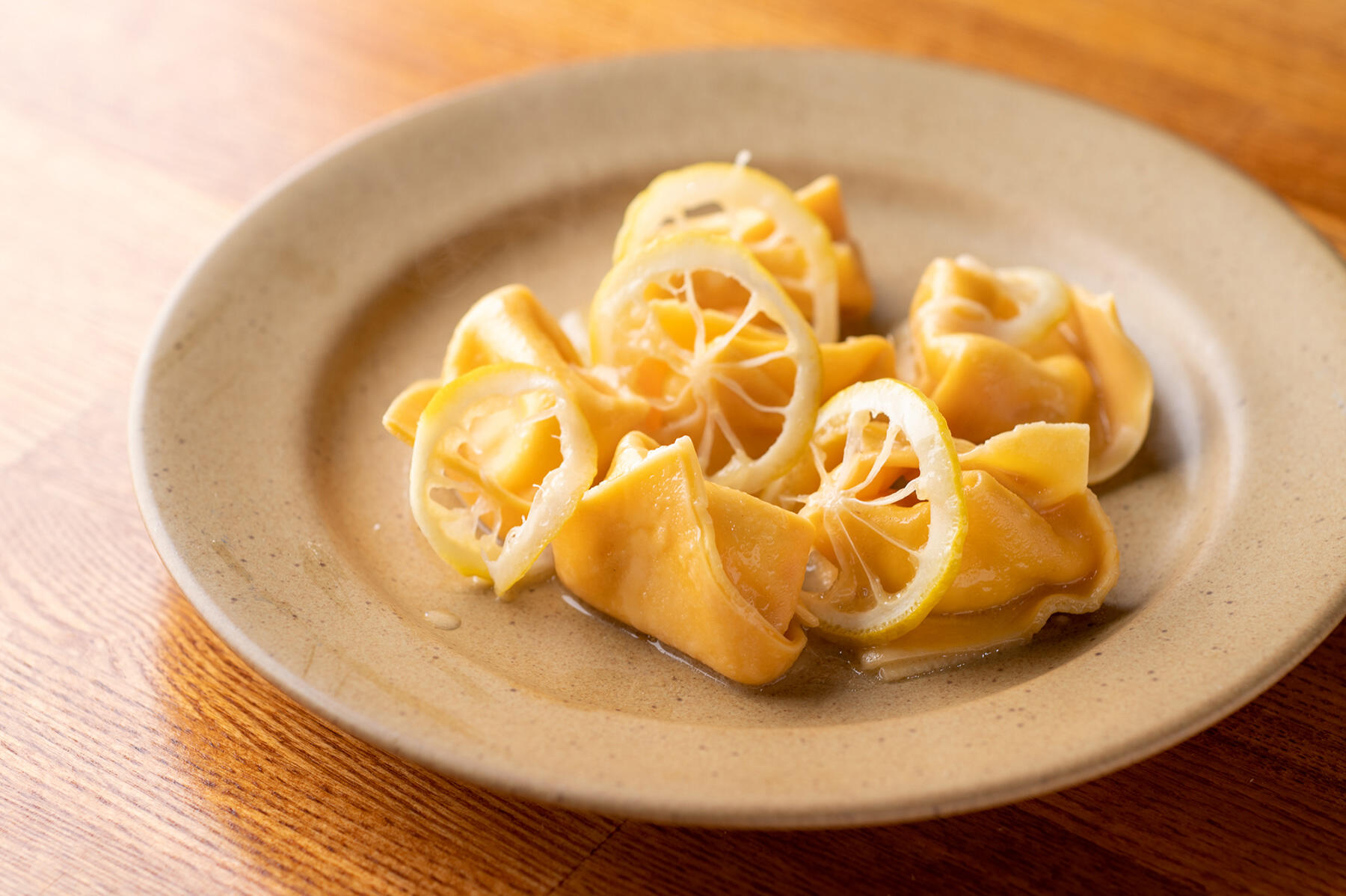 ソースと絡める