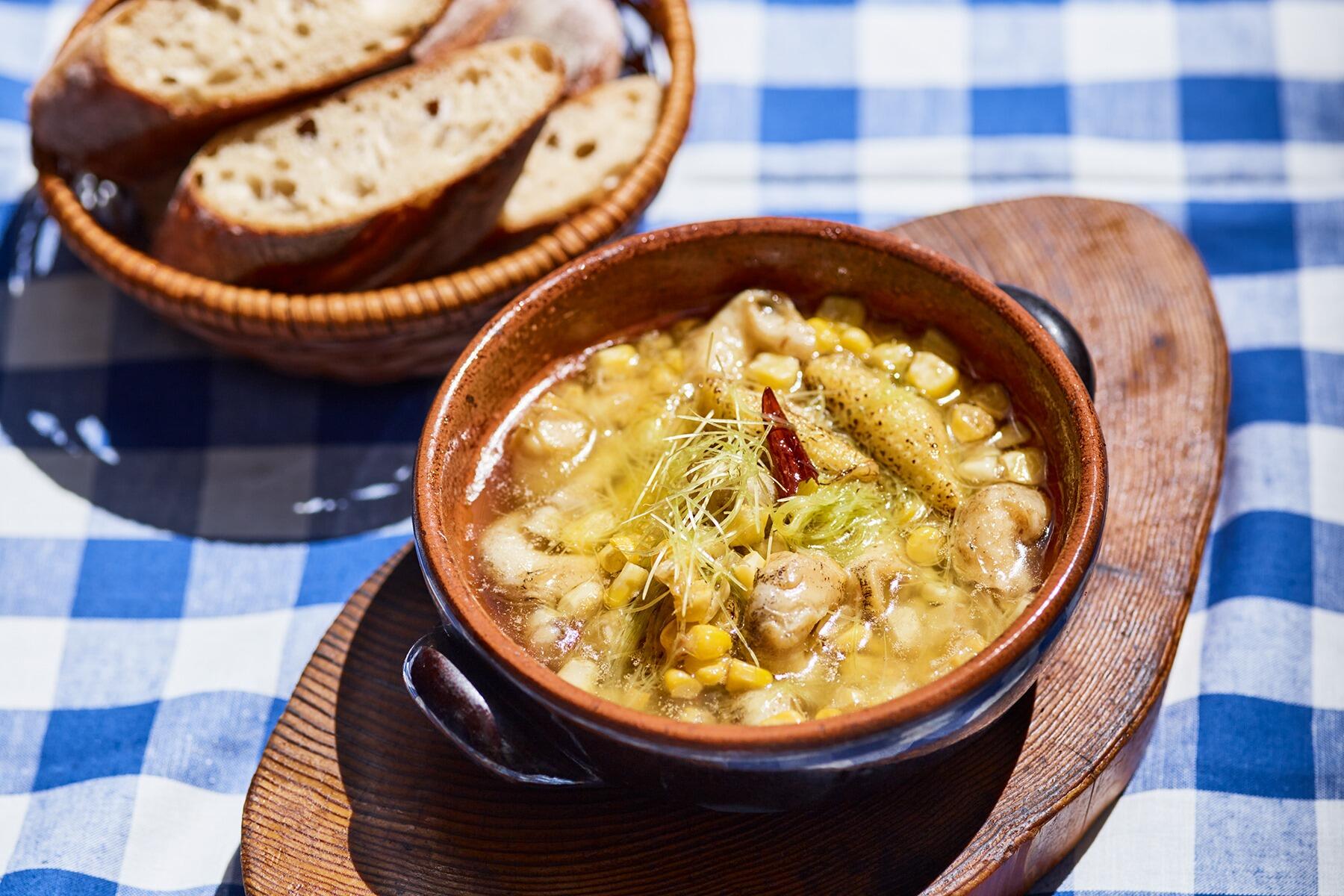 コーンと貝のアヒージョ