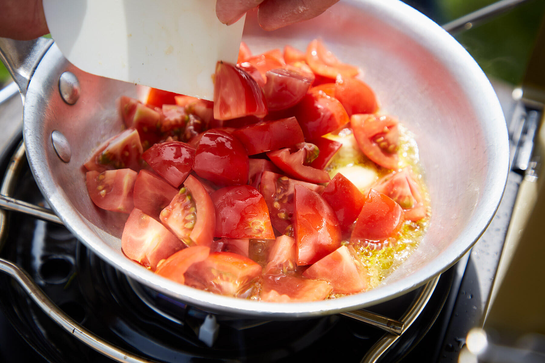 トマトを炒める