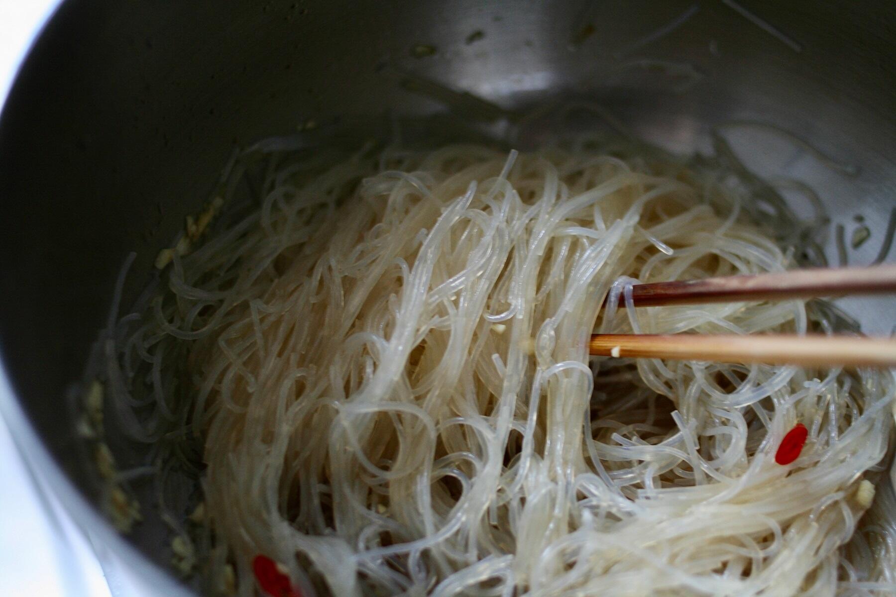 春雨とドレッシングを合わせる