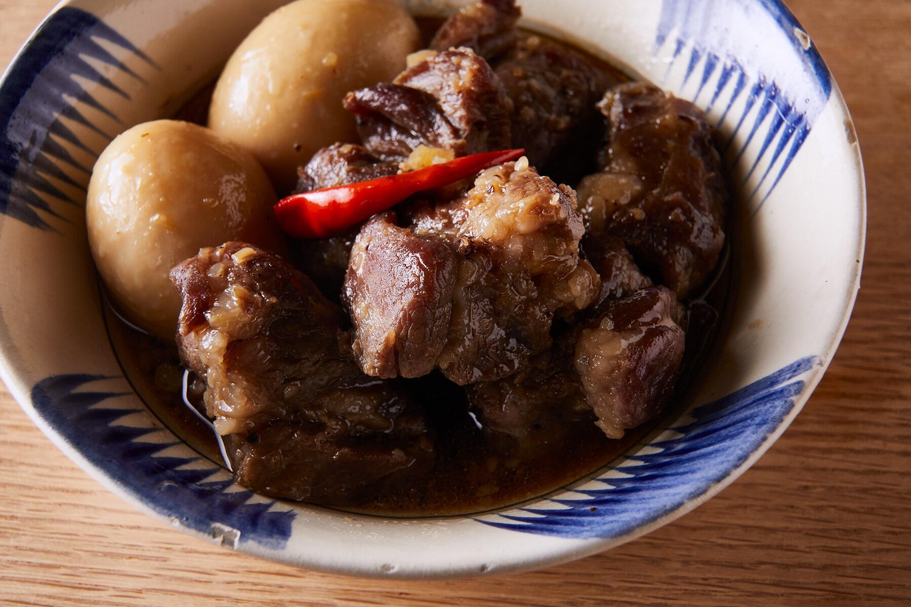 “豚肉と卵のココナッツジュース煮