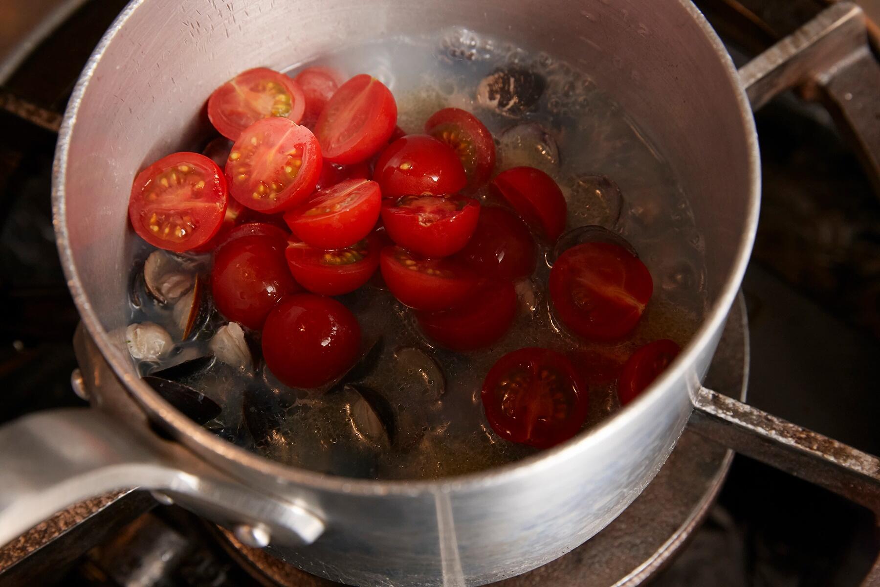 ミニトマトを入れる