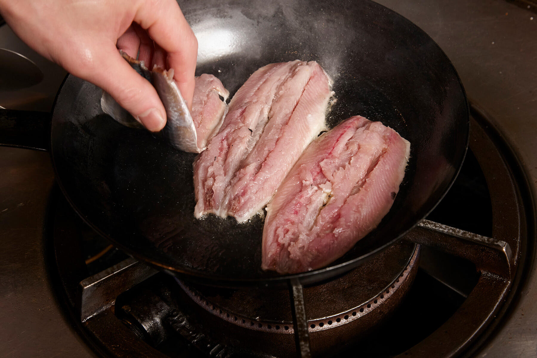 いわしの皮目だけ焼く