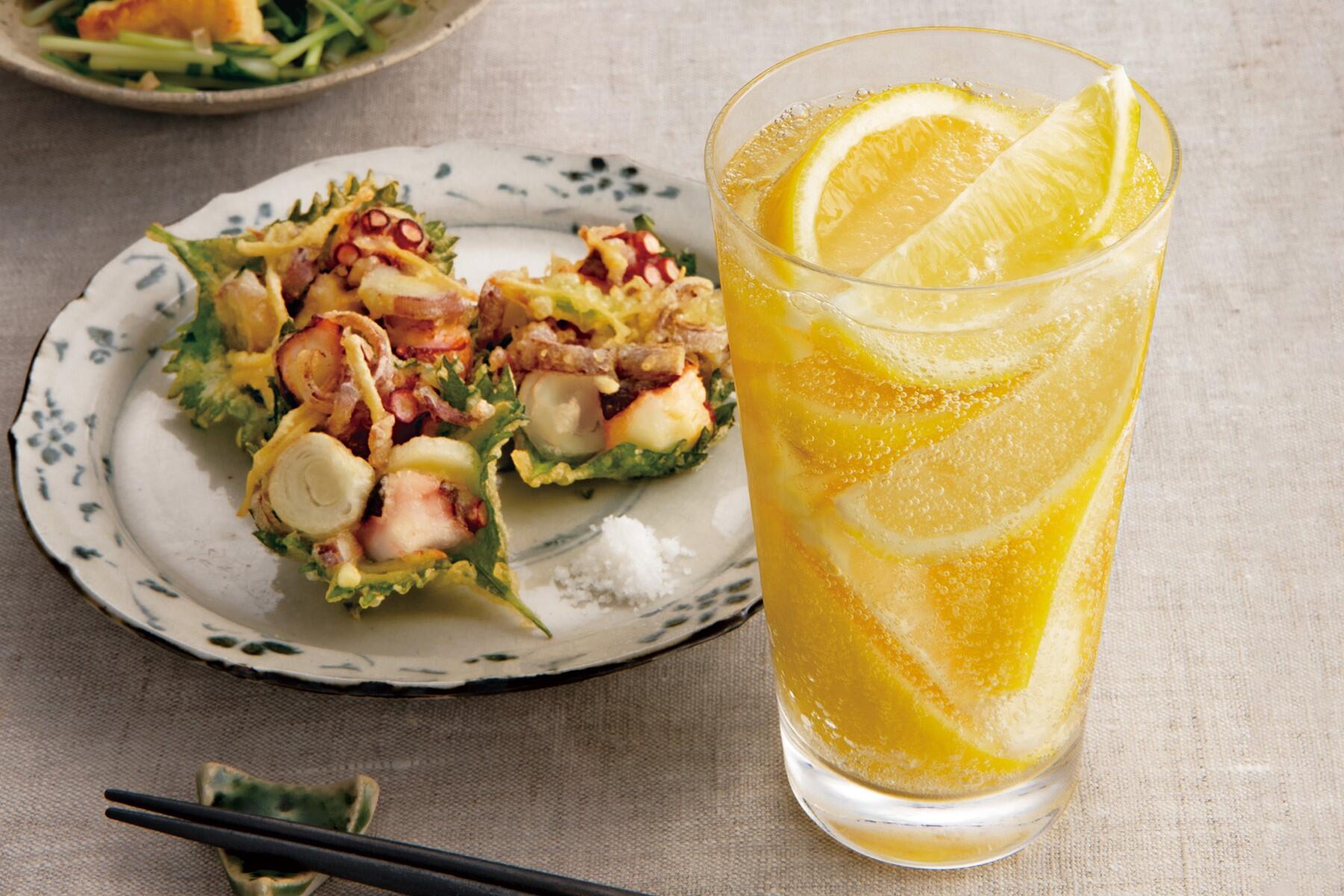 タコと和薬味のかき揚げ、レモンサワー