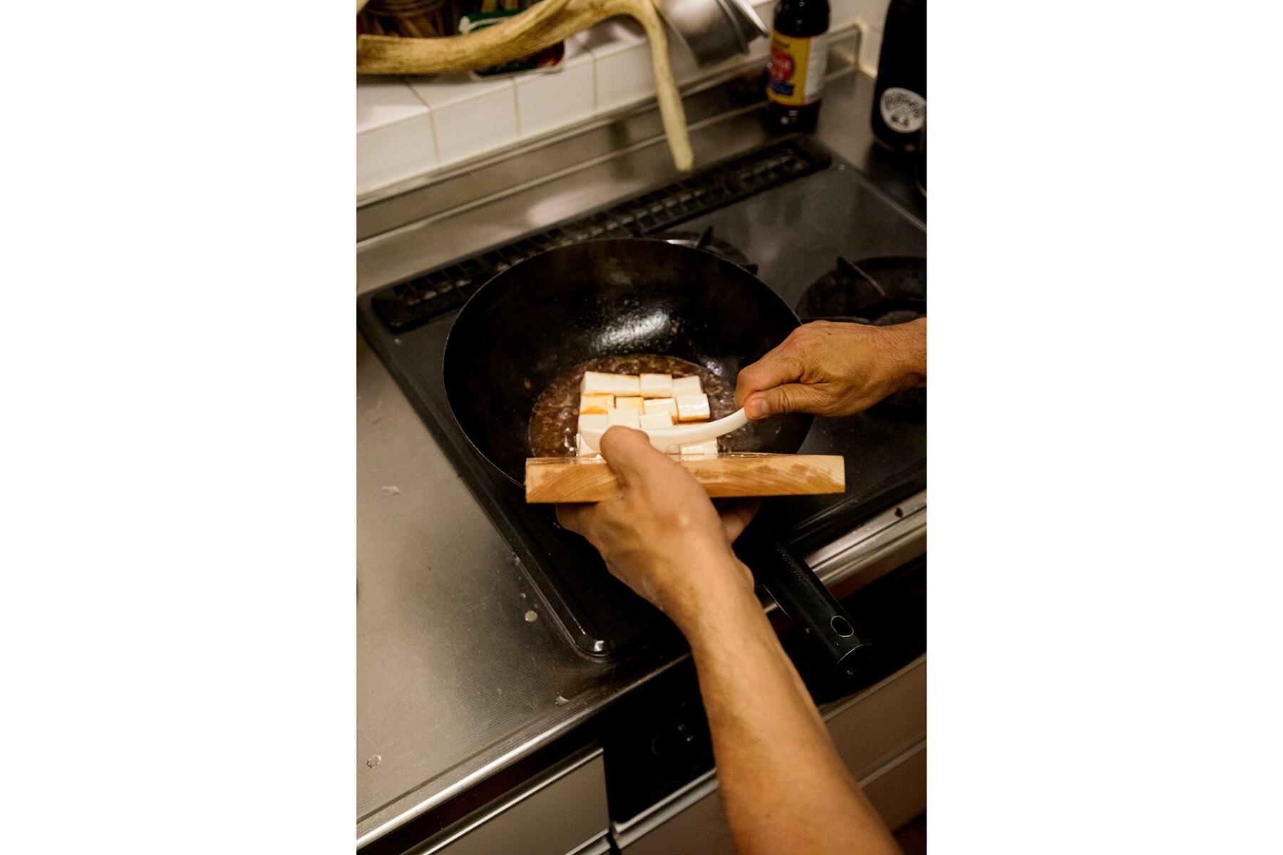 豆腐をそ~っと加える