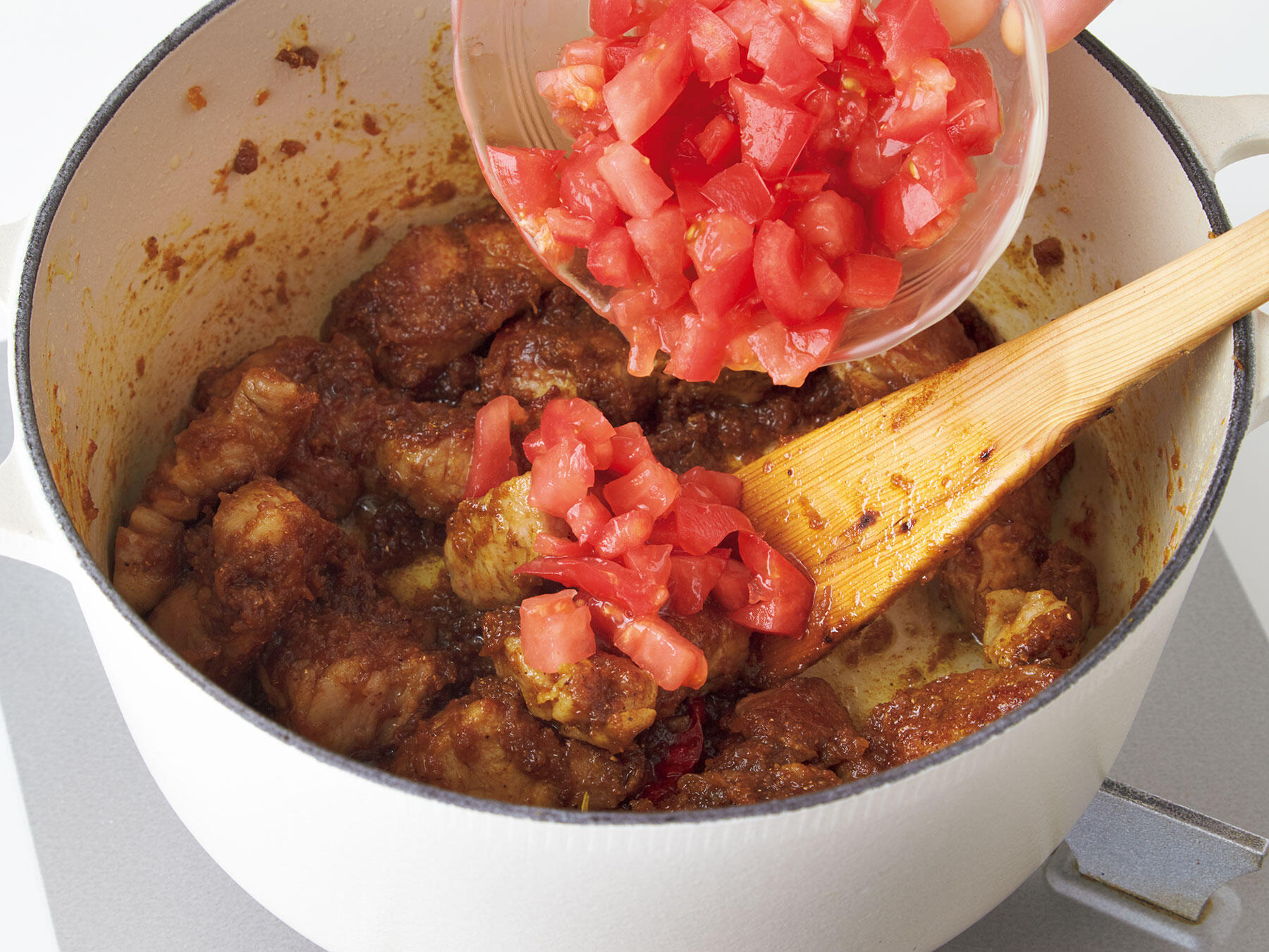 カレー粉を加える