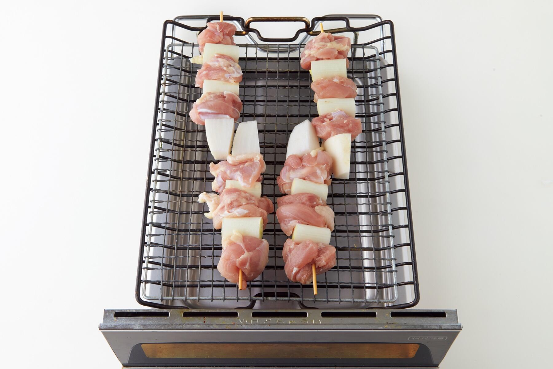 塩の焼き鳥を焼く