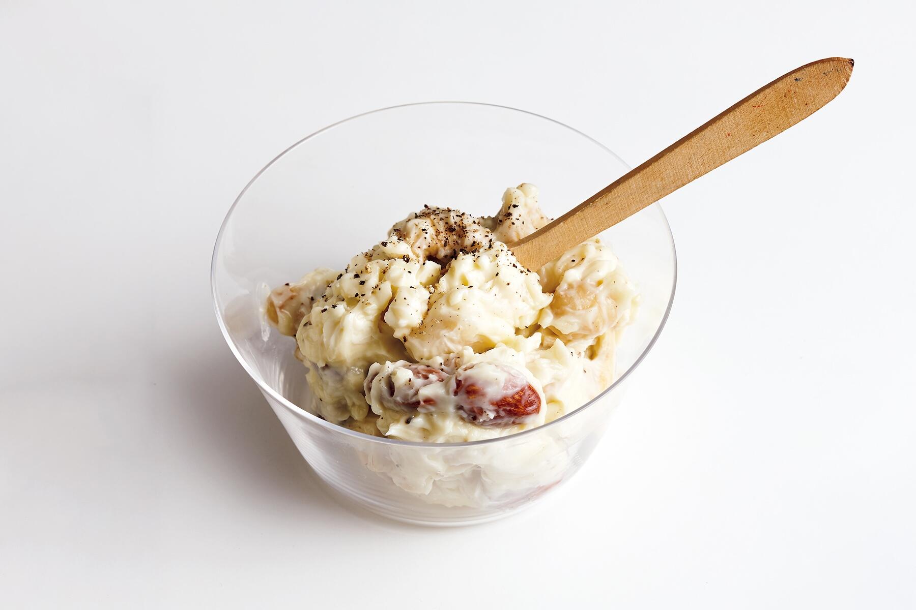 優しい甘味の“ミックスナッツのクリームチーズ和え”