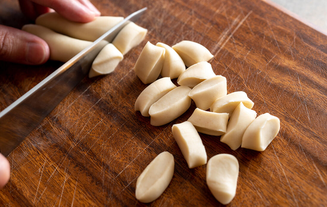 パスタの形に成形する