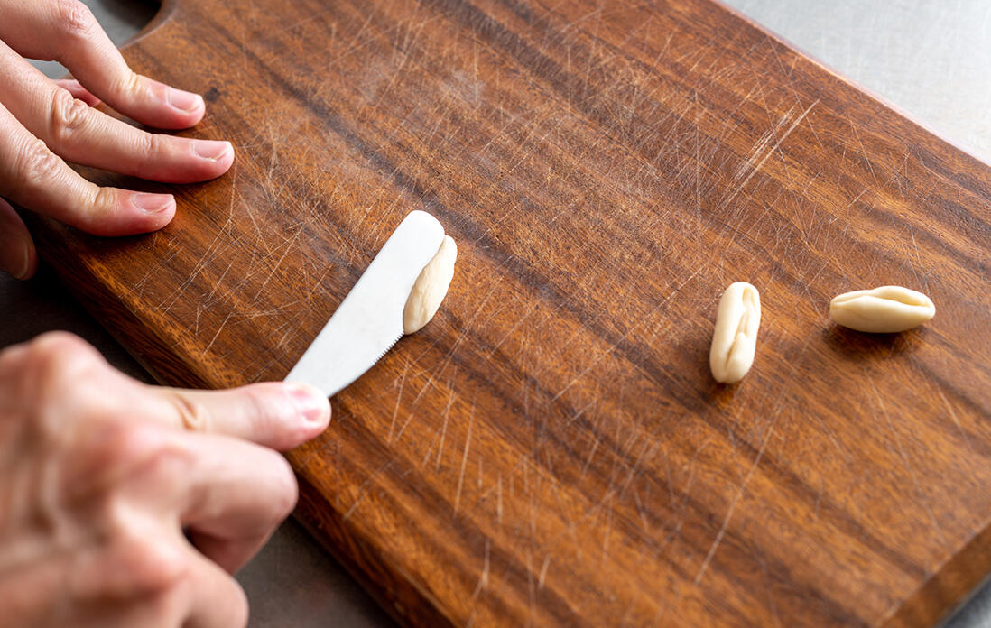 パスタの形に成形する