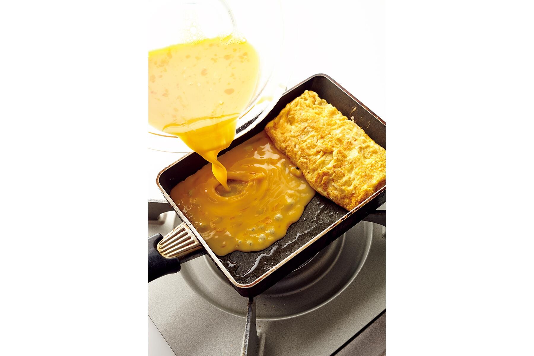 残りの卵液を流し入れる