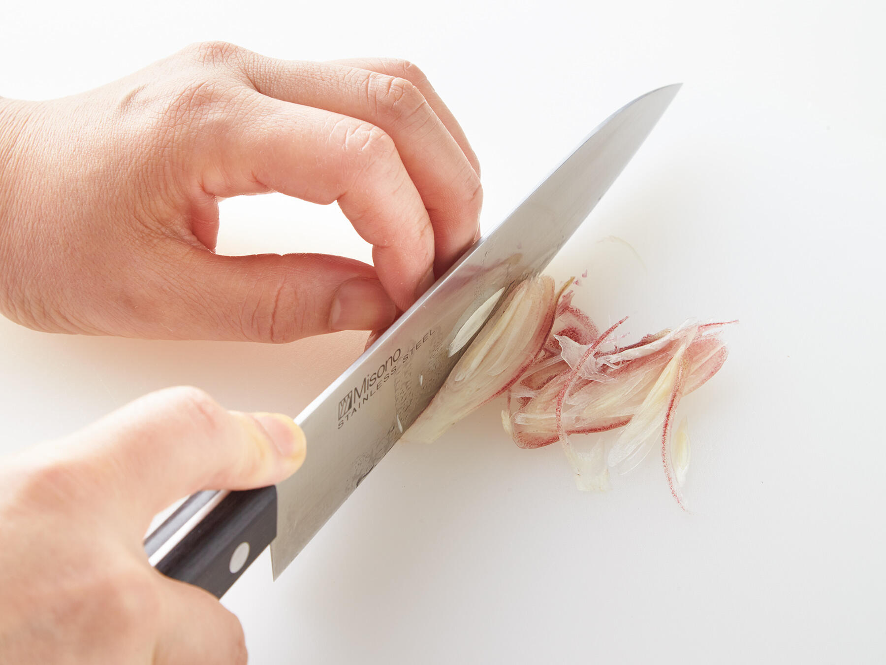 みょうがを切る