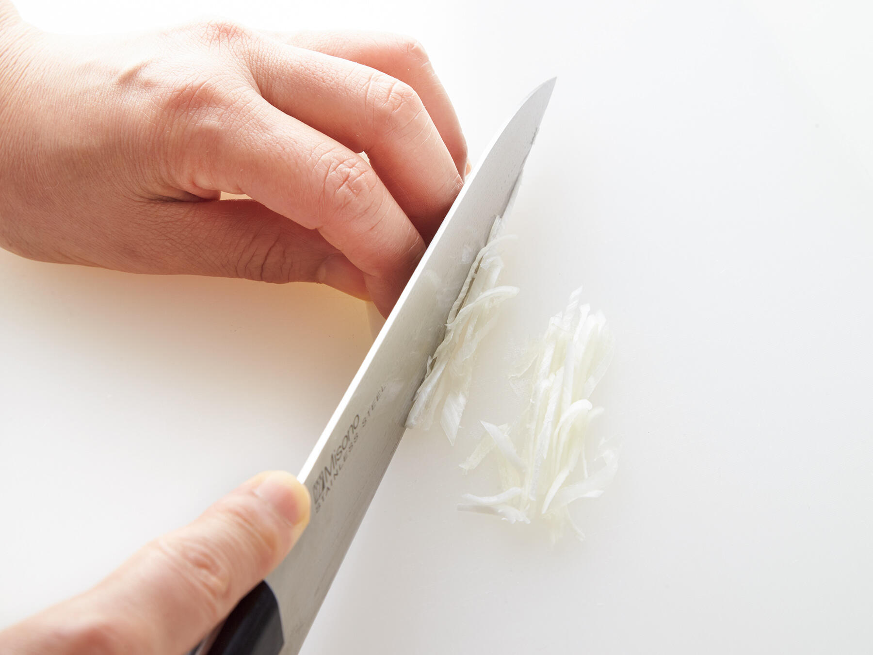 長ねぎを端から切る