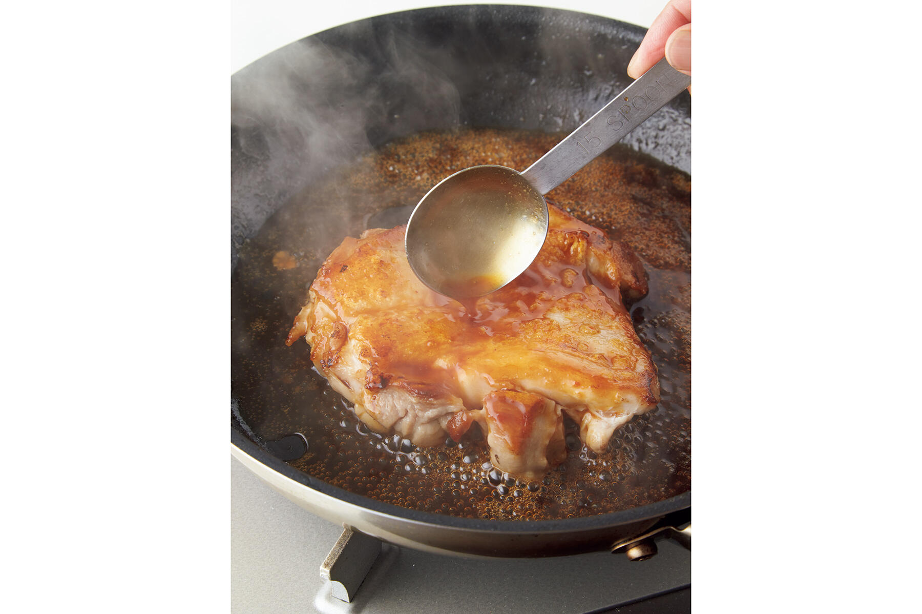 調味料と生姜汁をからめる