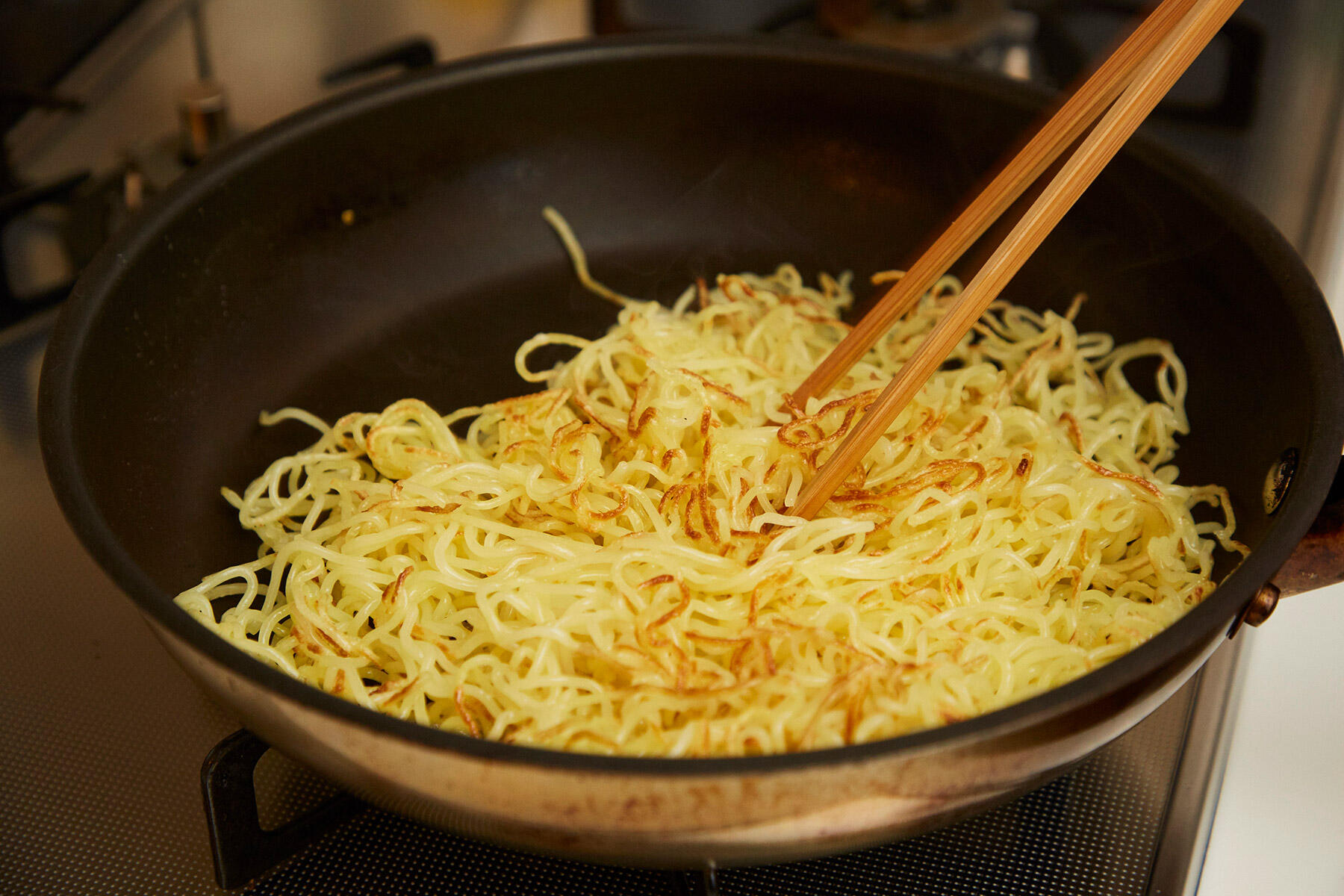 麺をカリッとさせる