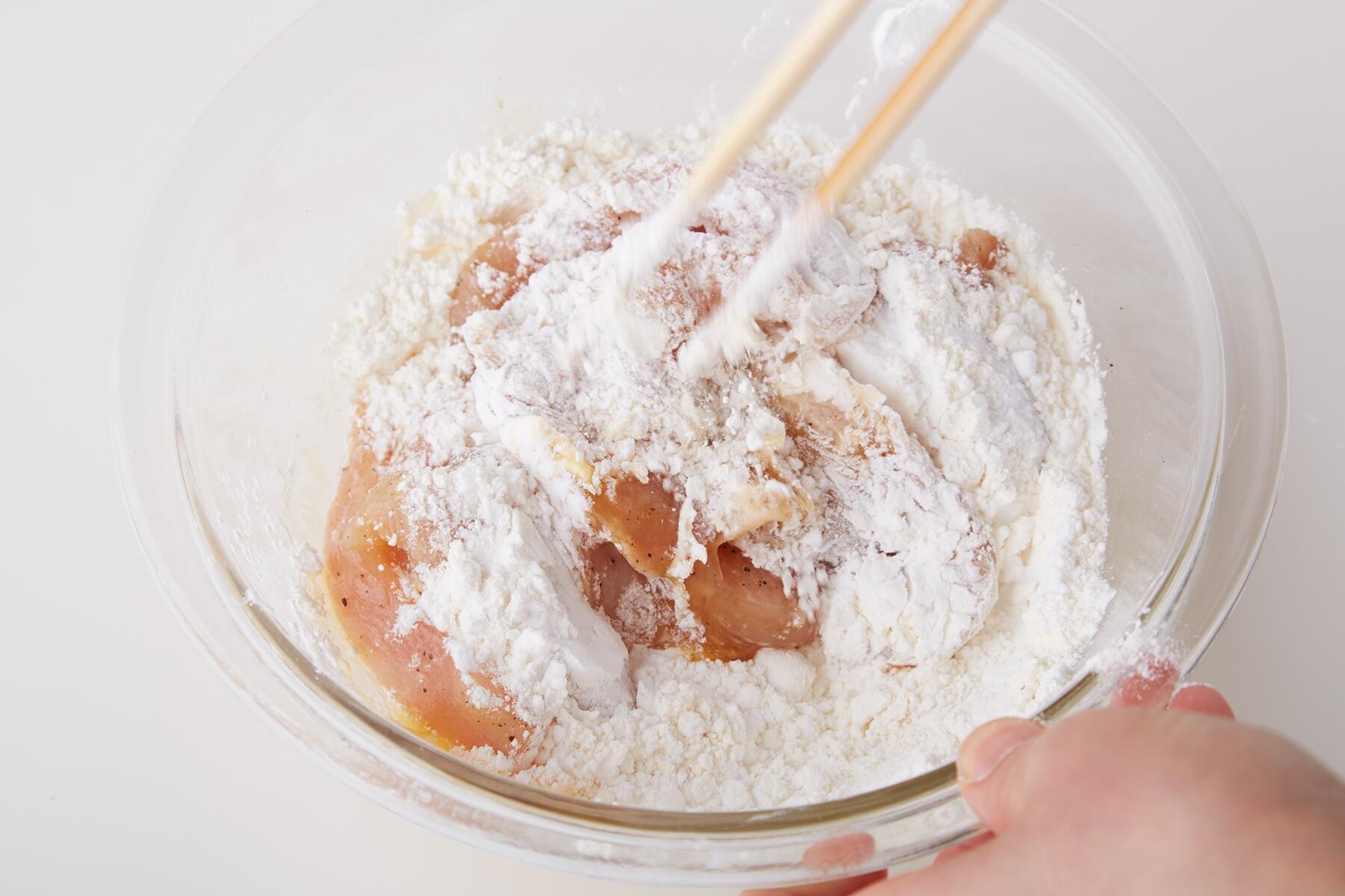 片栗粉、小麦粉をつける