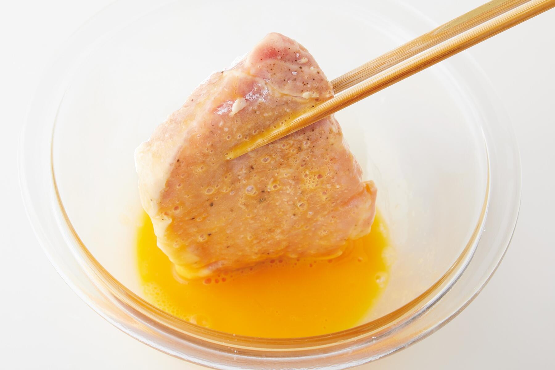 溶き卵をつける