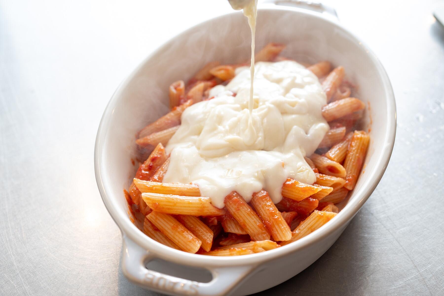 耐熱皿に具材を重ねる