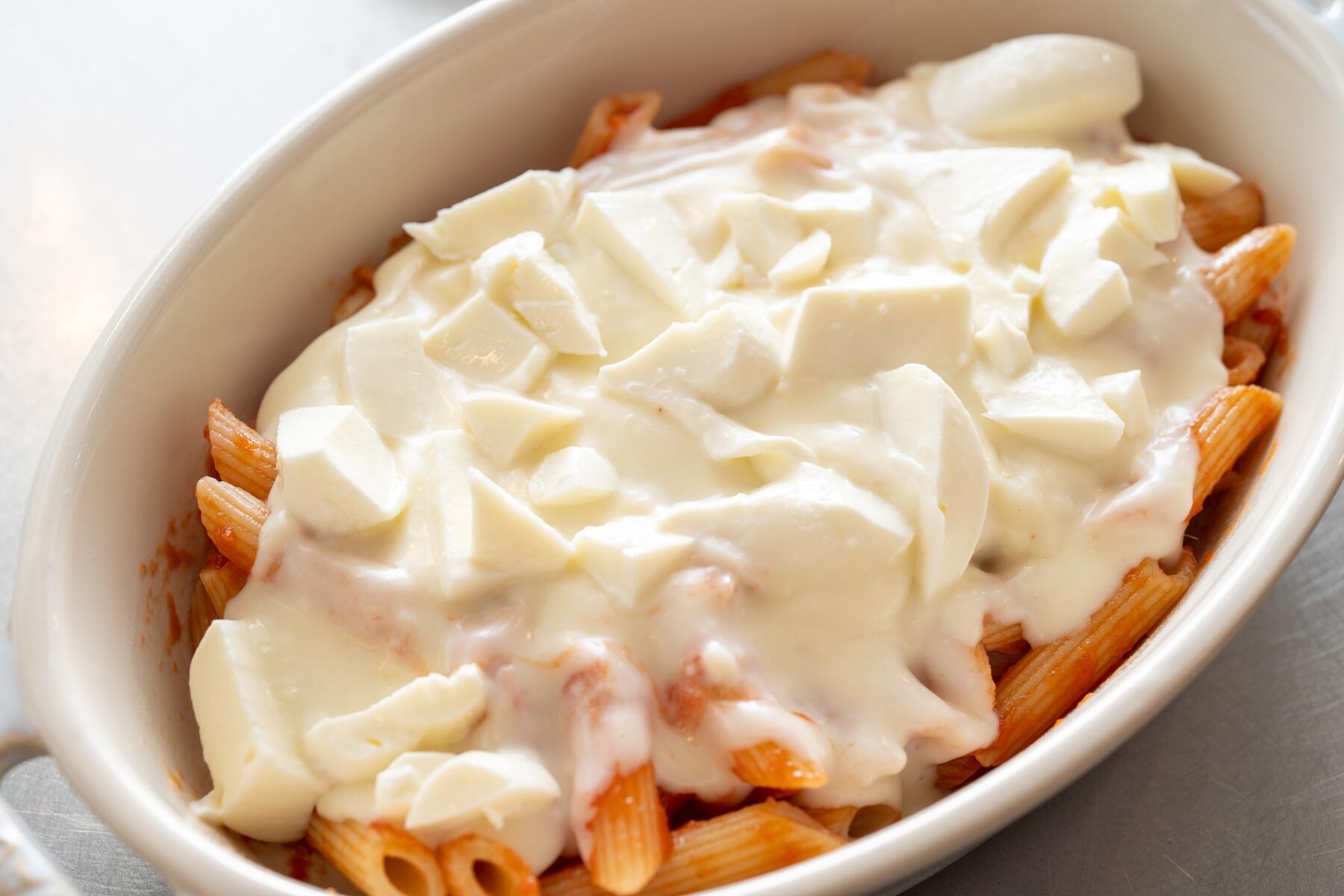 耐熱皿に具材を重ねる