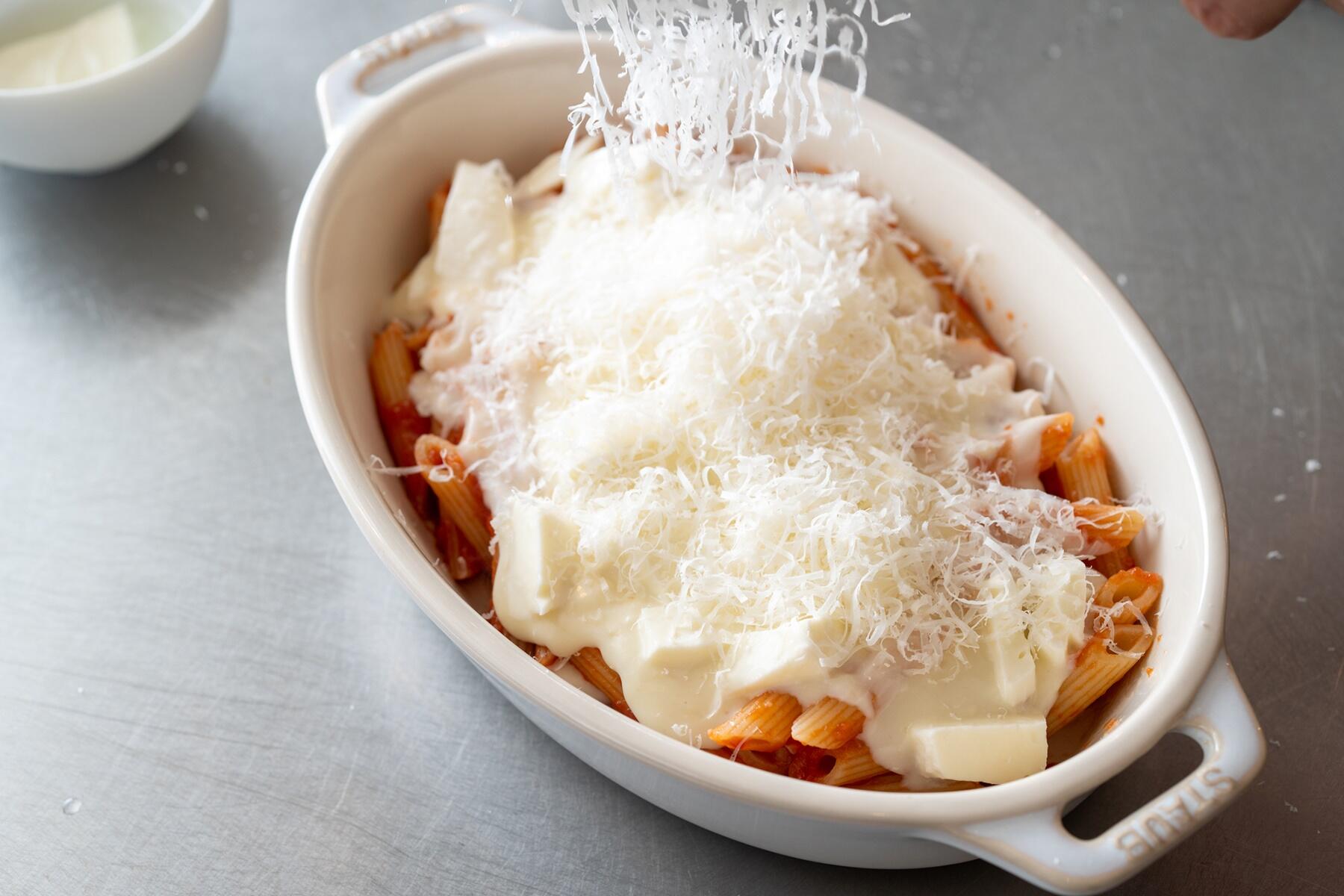 耐熱皿に具材を重ねる