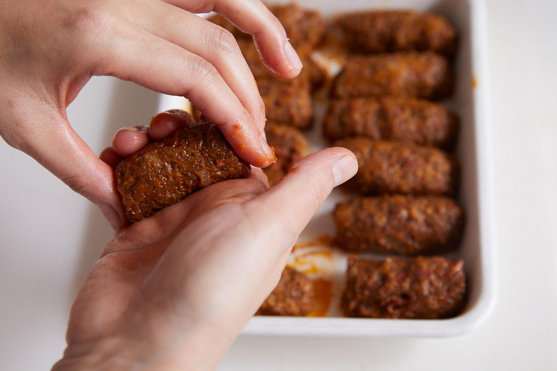 成形して揚げる