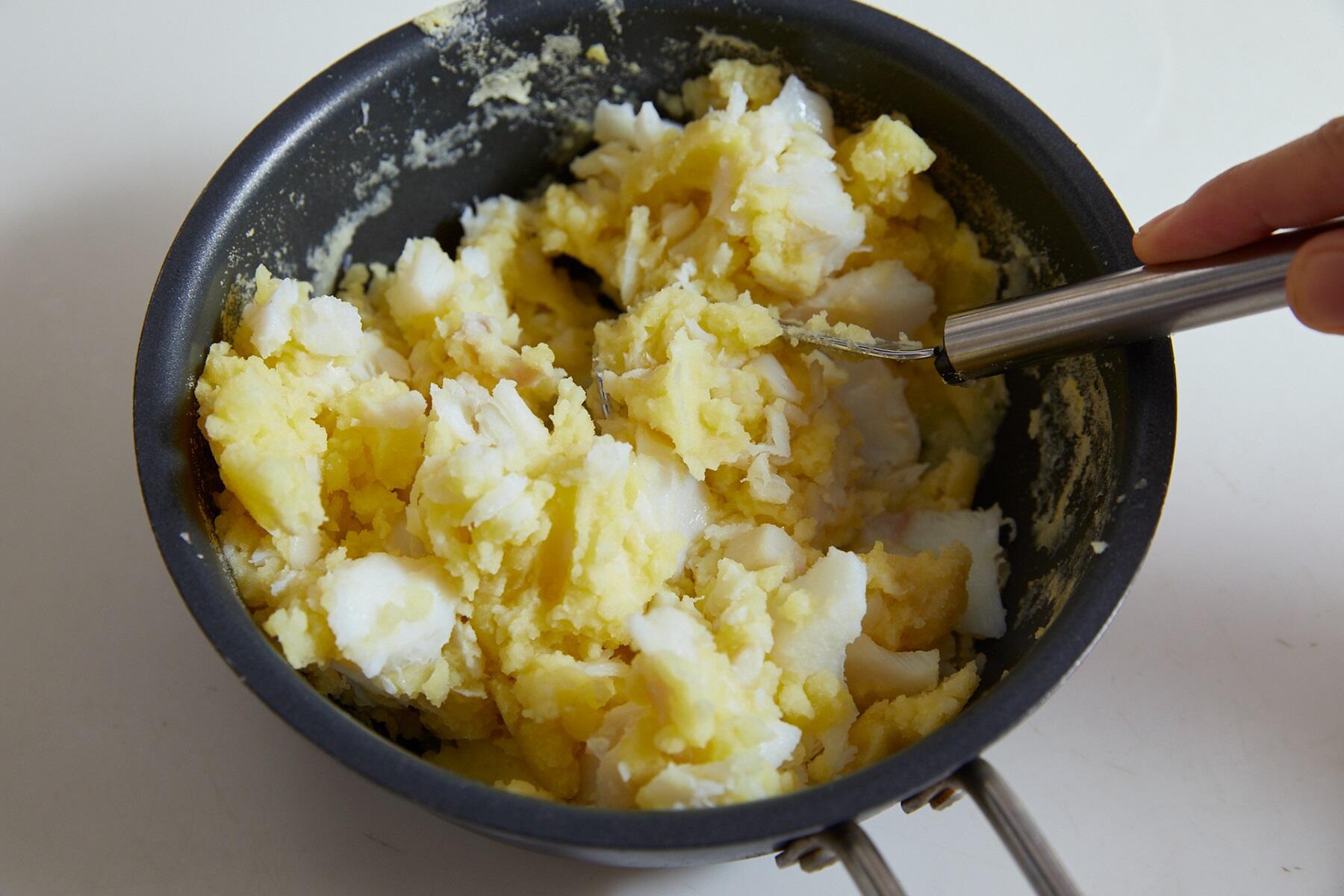 じゃがいもをつぶす