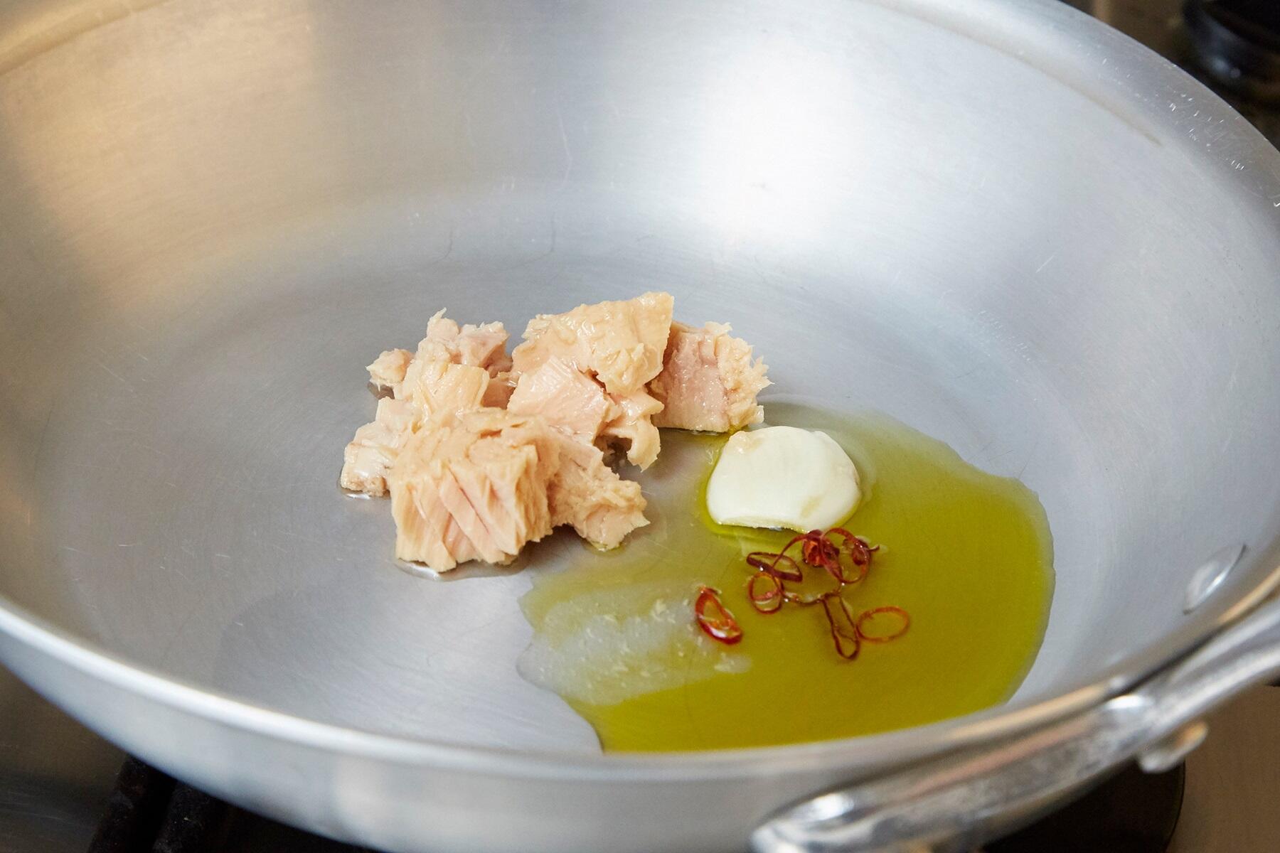 具材を火にかける