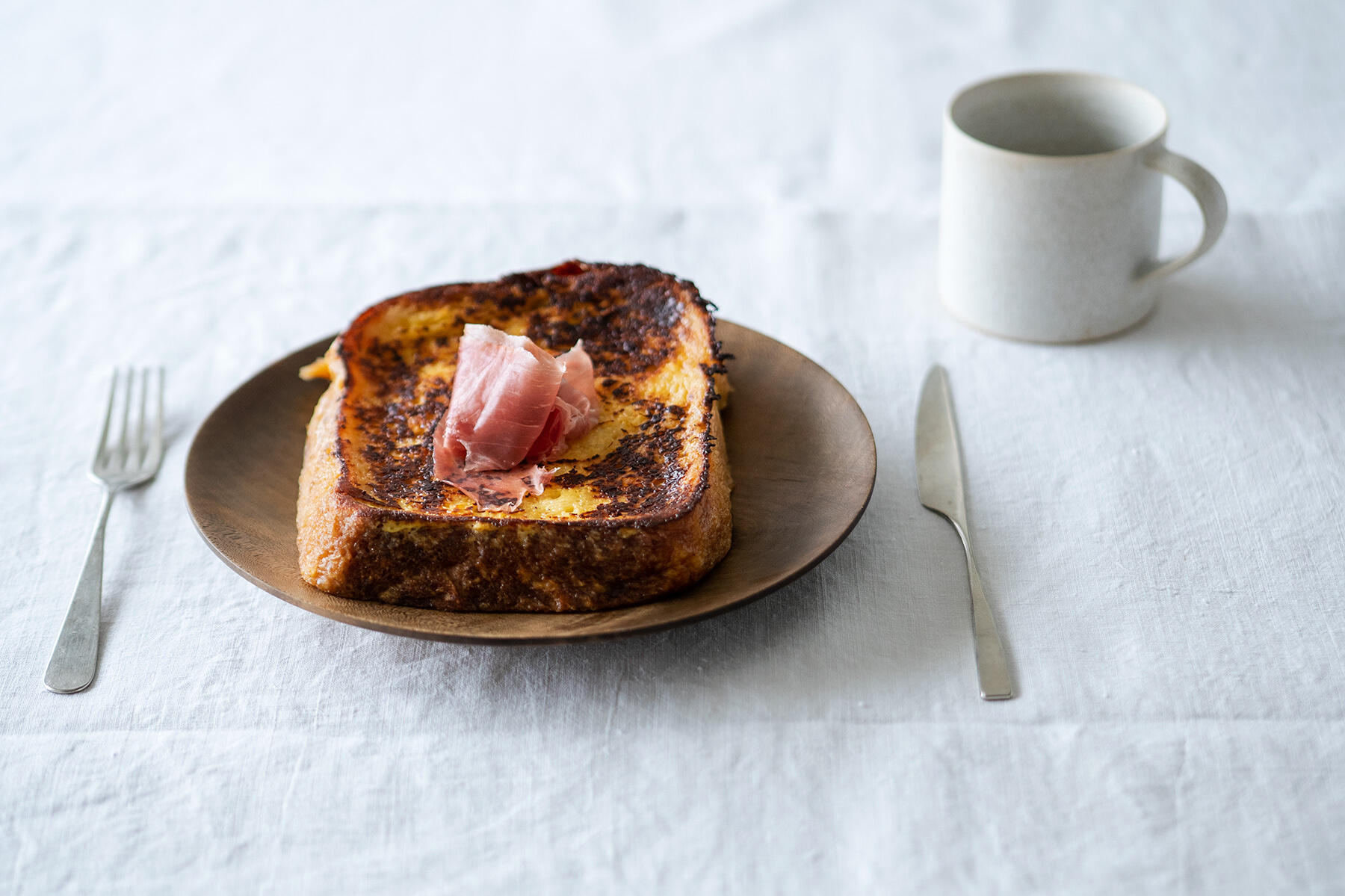甘味と塩気のバランスが絶妙な“フレンチトースト生ハム添え”