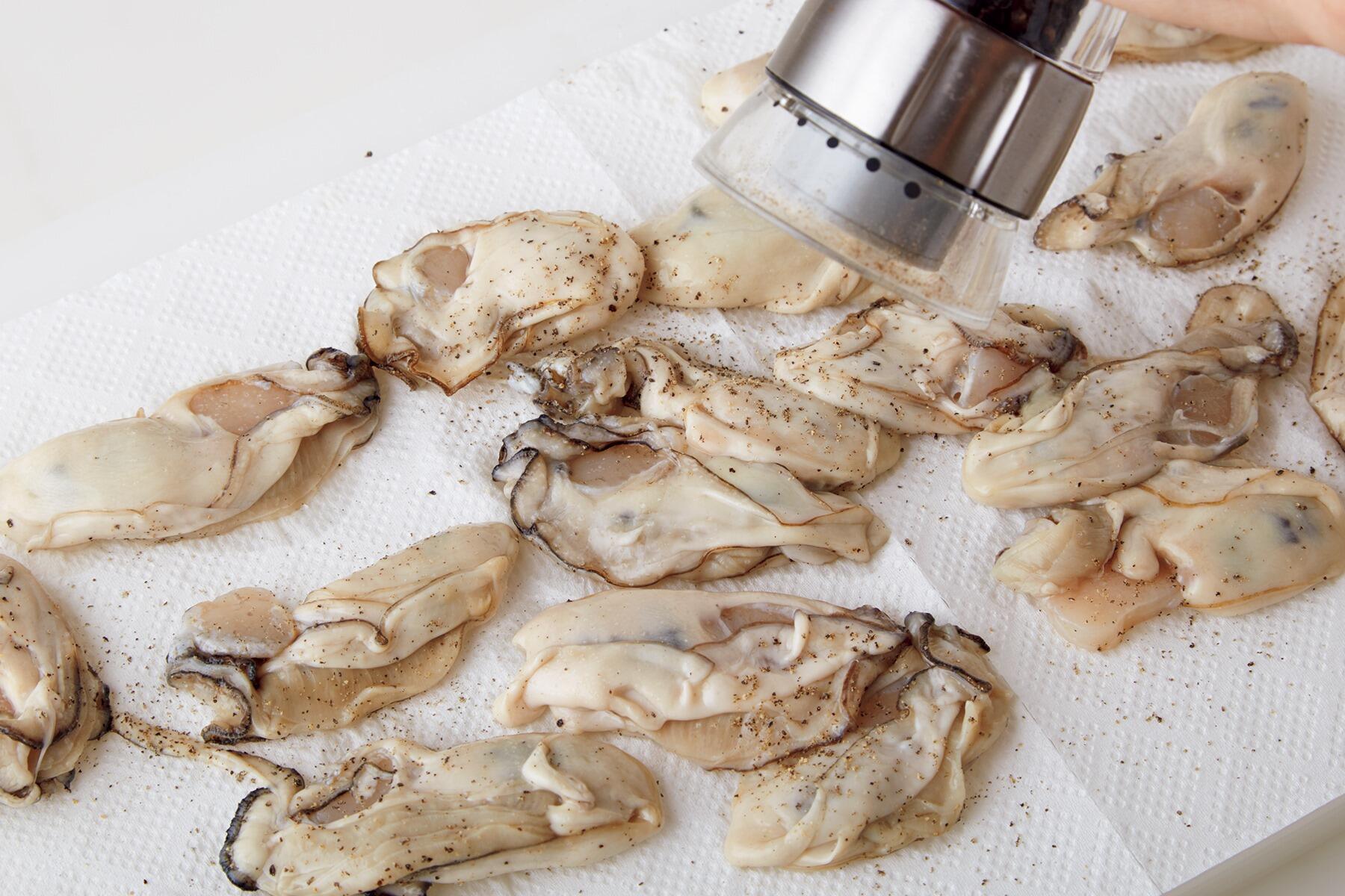 塩、胡椒をふる