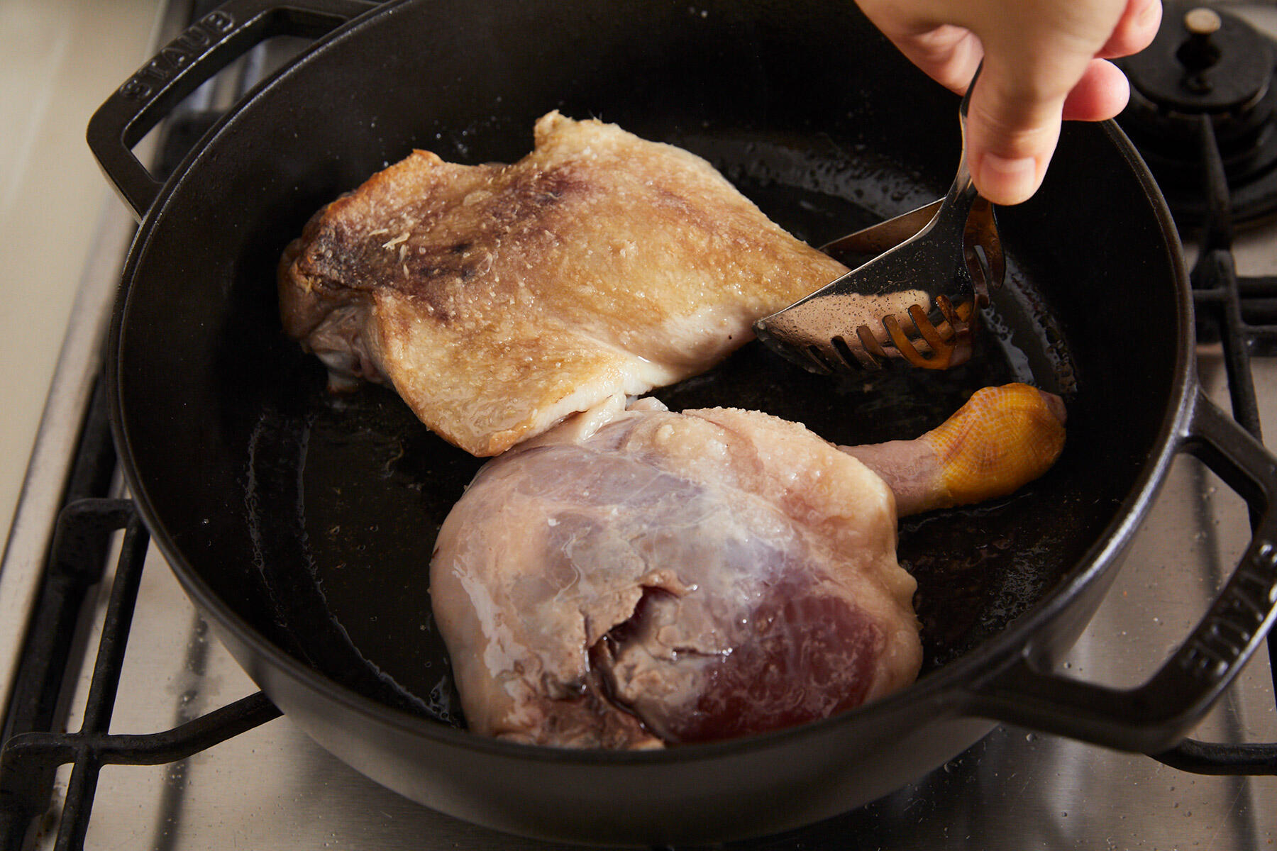肉に焼き色を付ける