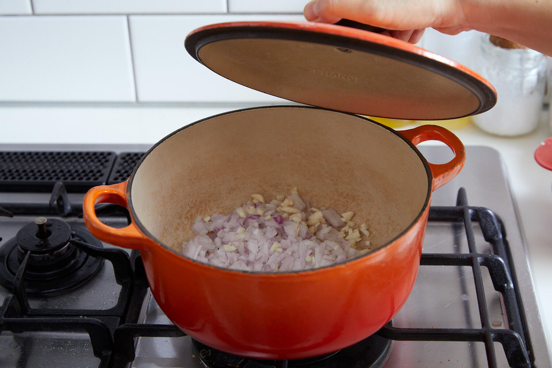 玉ねぎを炒める