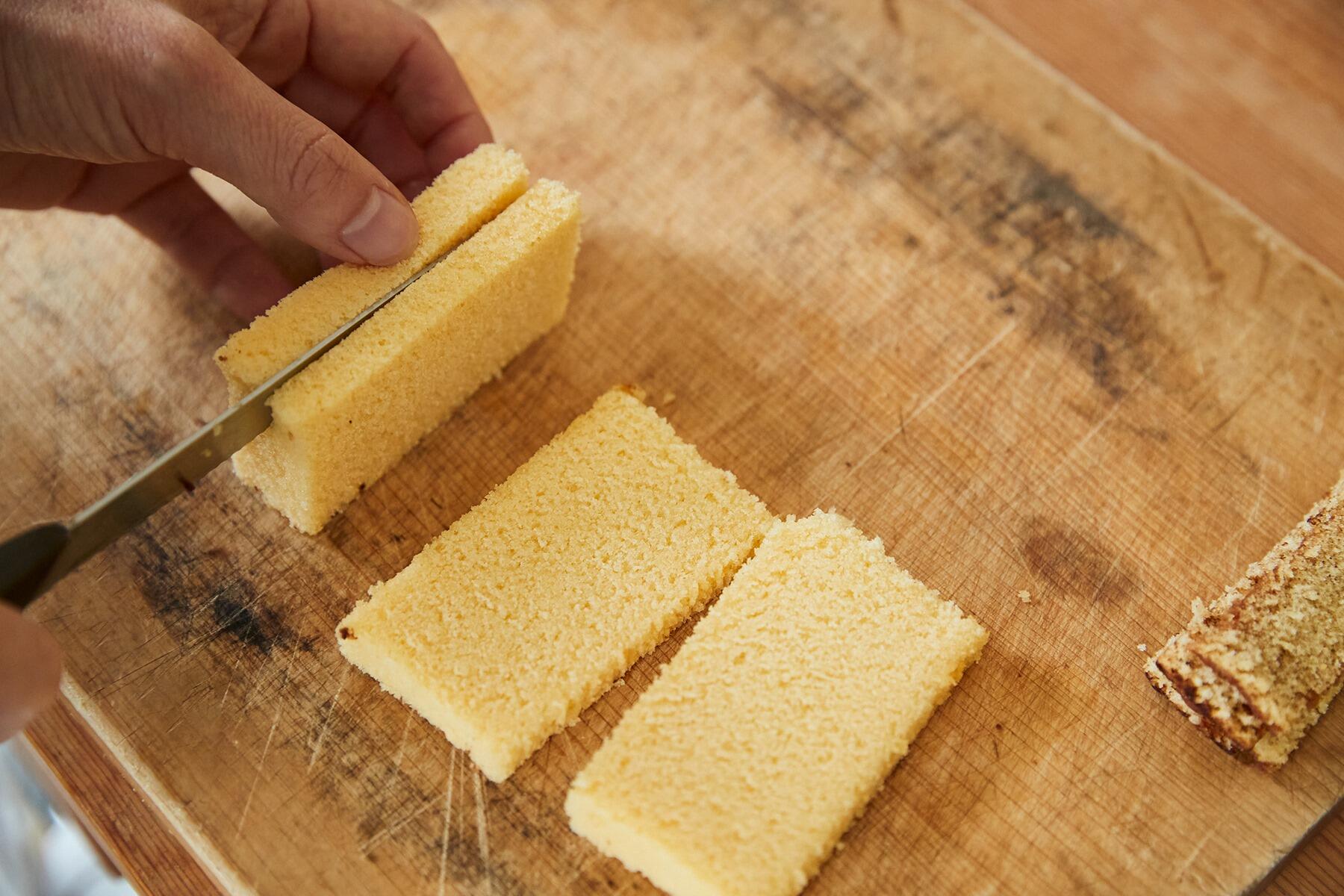 カステラを切る