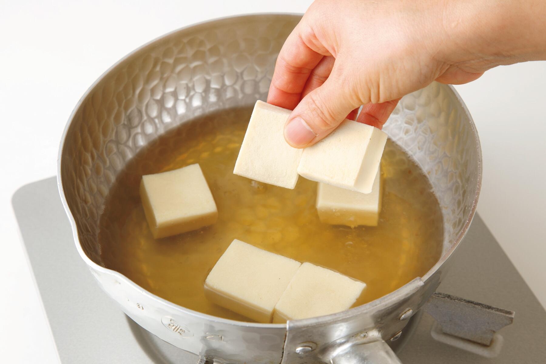 高野豆腐を煮る